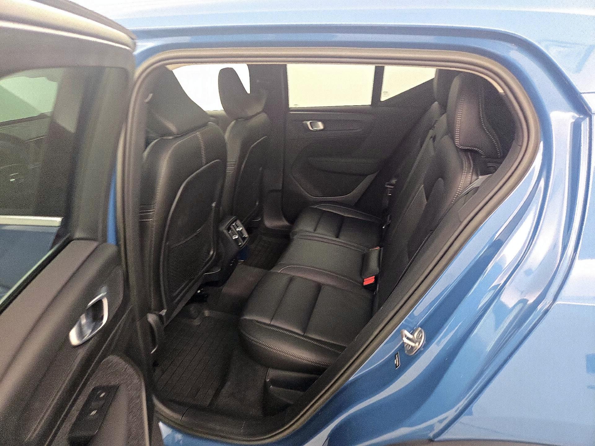 Thumbnail: 2023 Volvo XC40 - 20