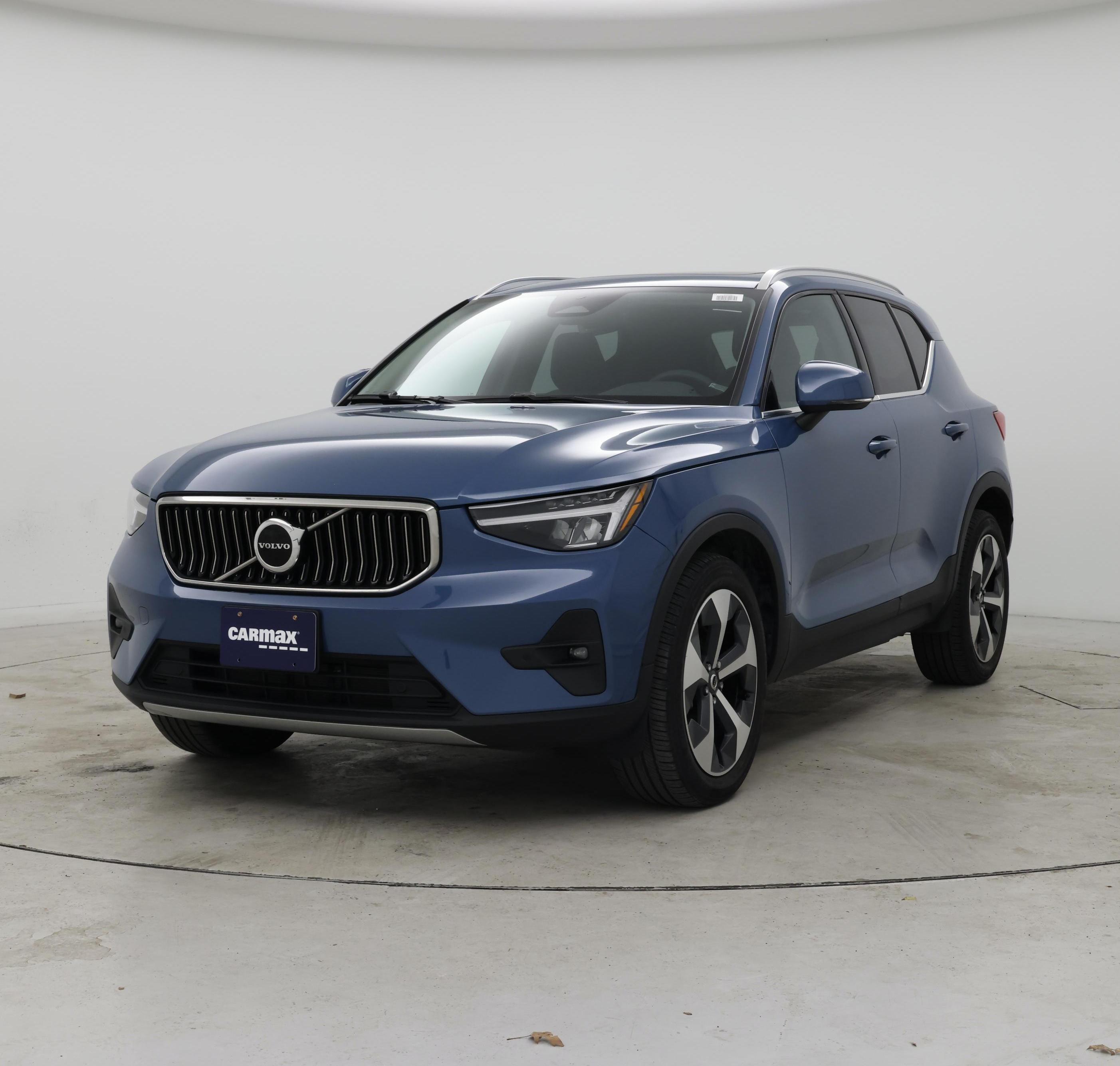 Thumbnail: 2023 Volvo XC40 - 4