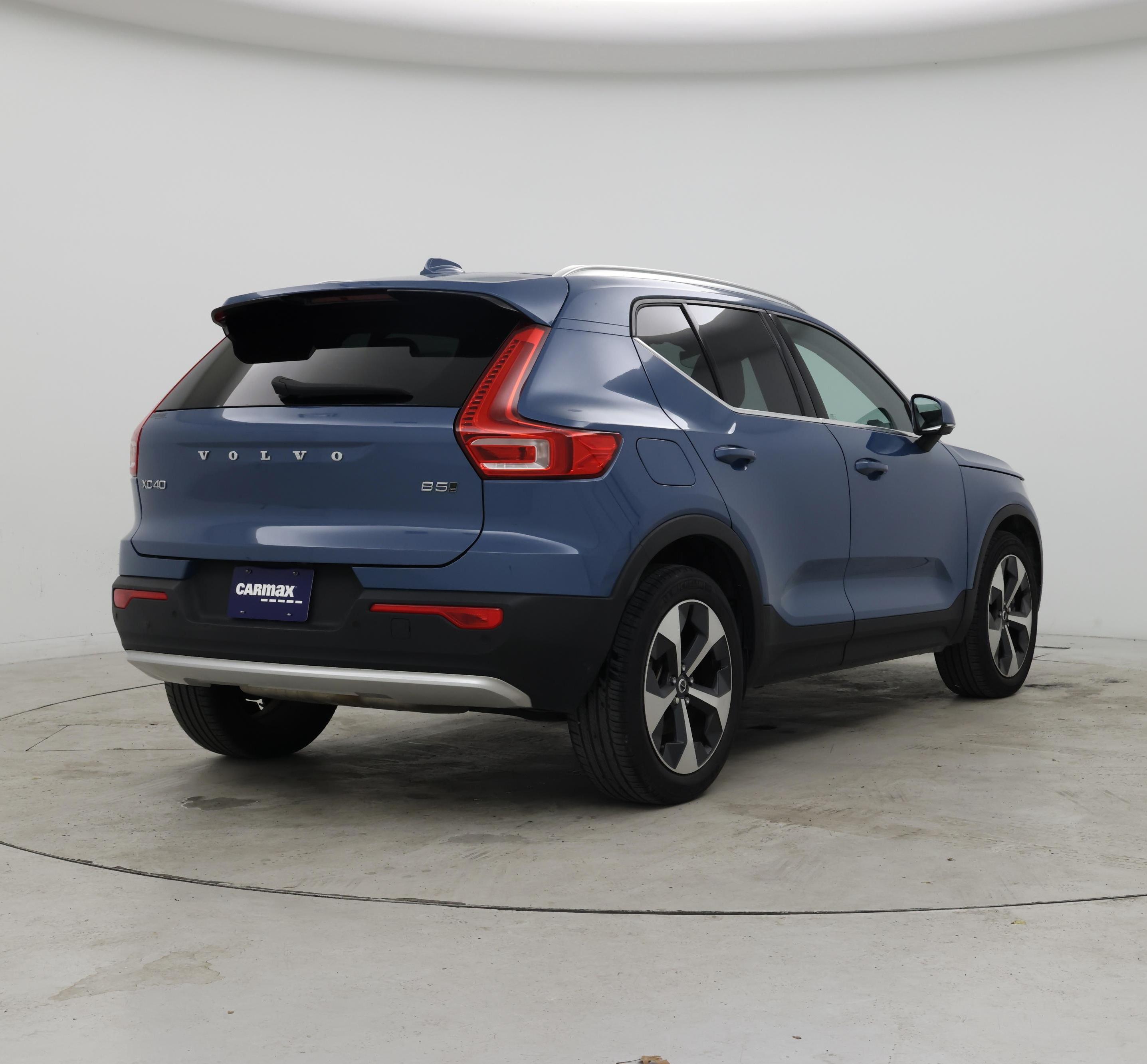 Thumbnail: 2023 Volvo XC40 - 8