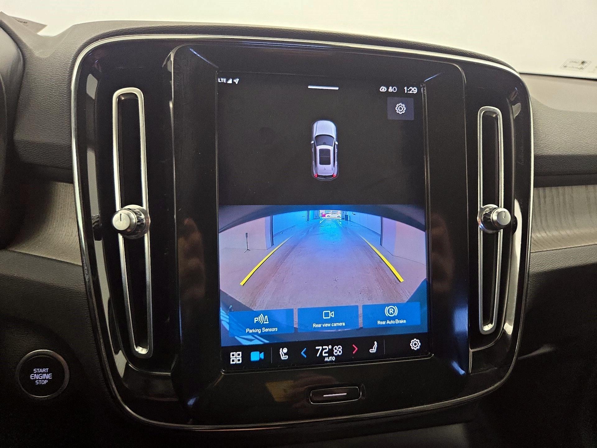 Thumbnail: 2023 Volvo XC40 - 13