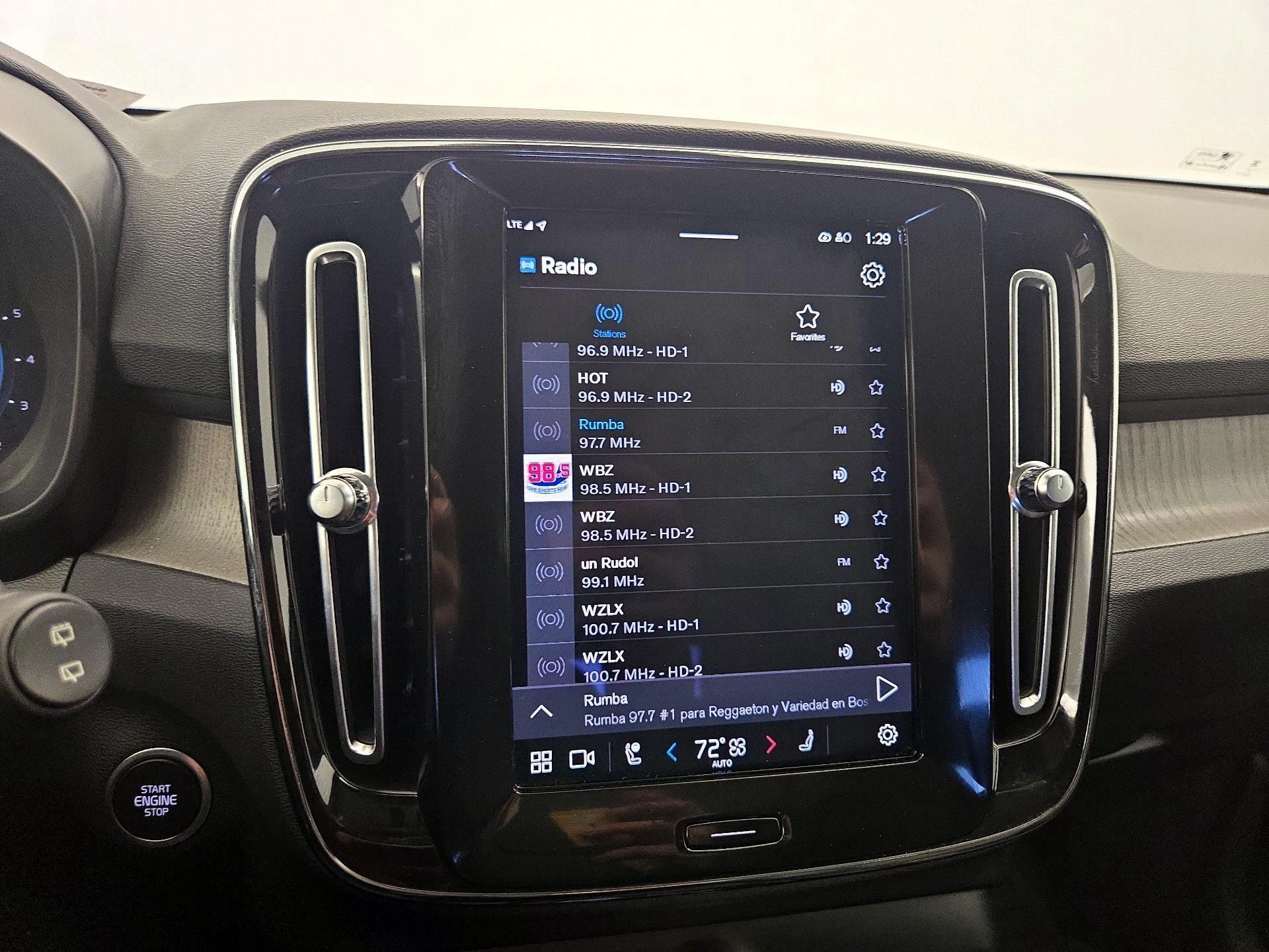 Thumbnail: 2023 Volvo XC40 - 14