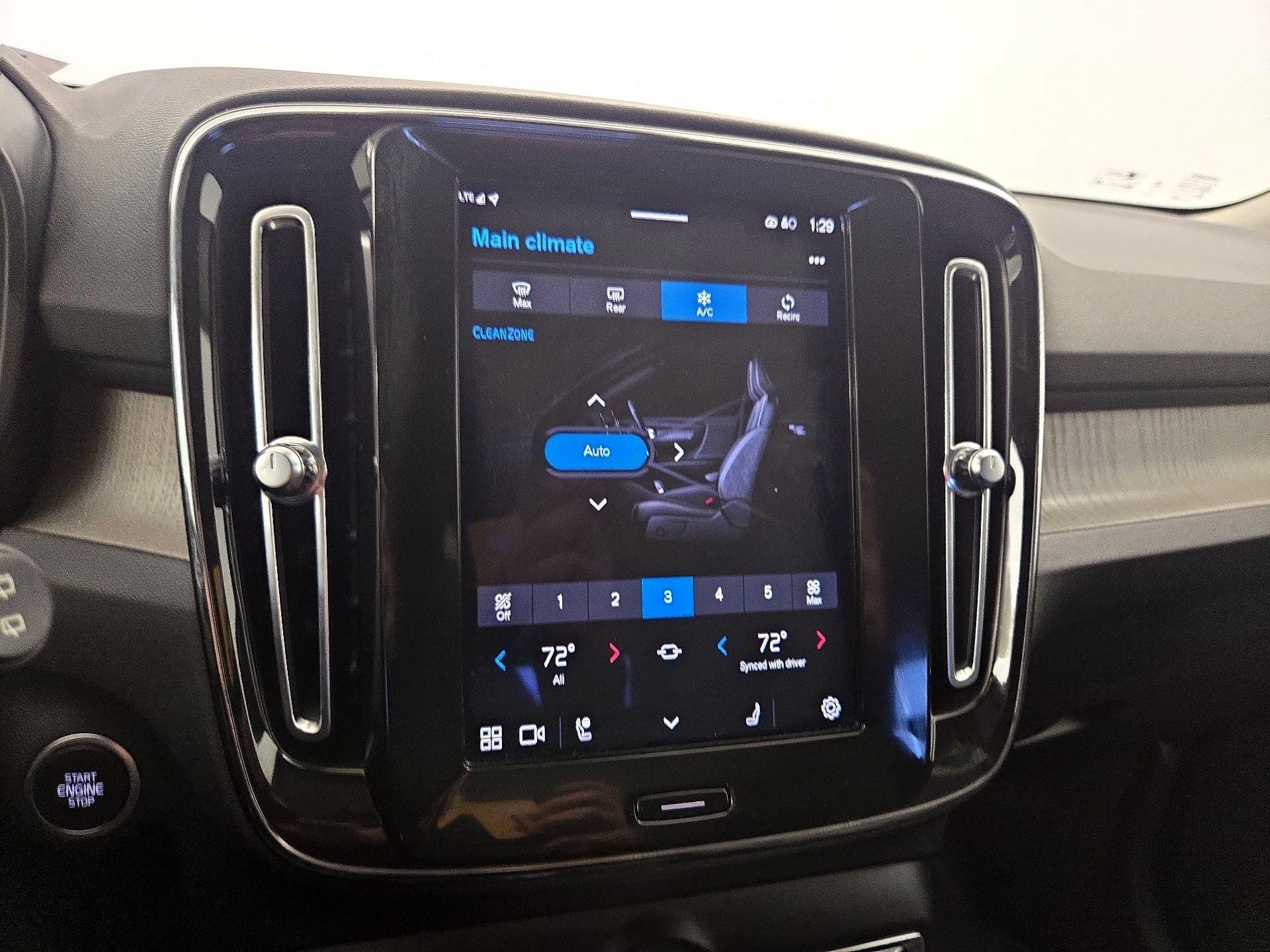 Thumbnail: 2023 Volvo XC40 - 15