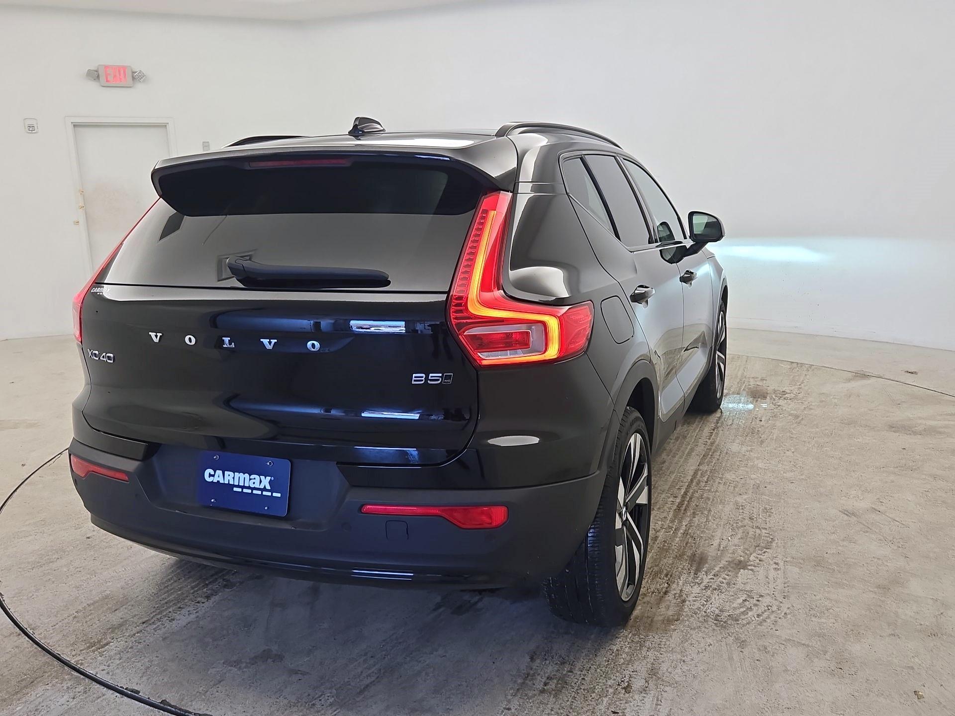 Thumbnail: 2023 Volvo XC40 - 5