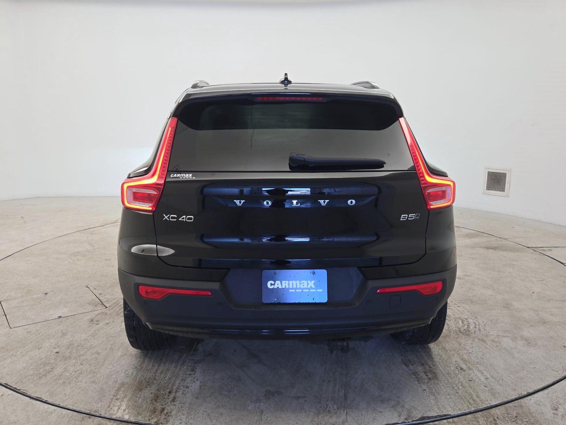 Thumbnail: 2023 Volvo XC40 - 6