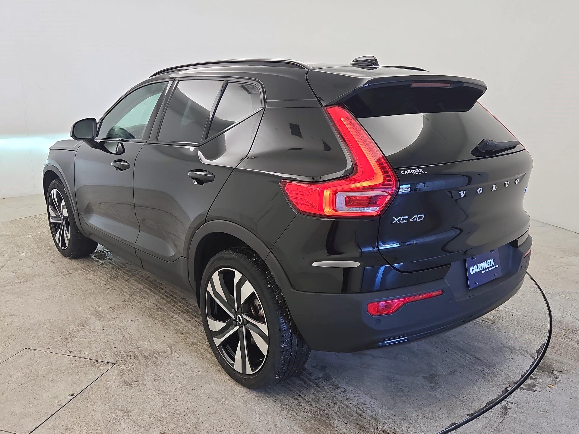 Thumbnail: 2023 Volvo XC40 - 7