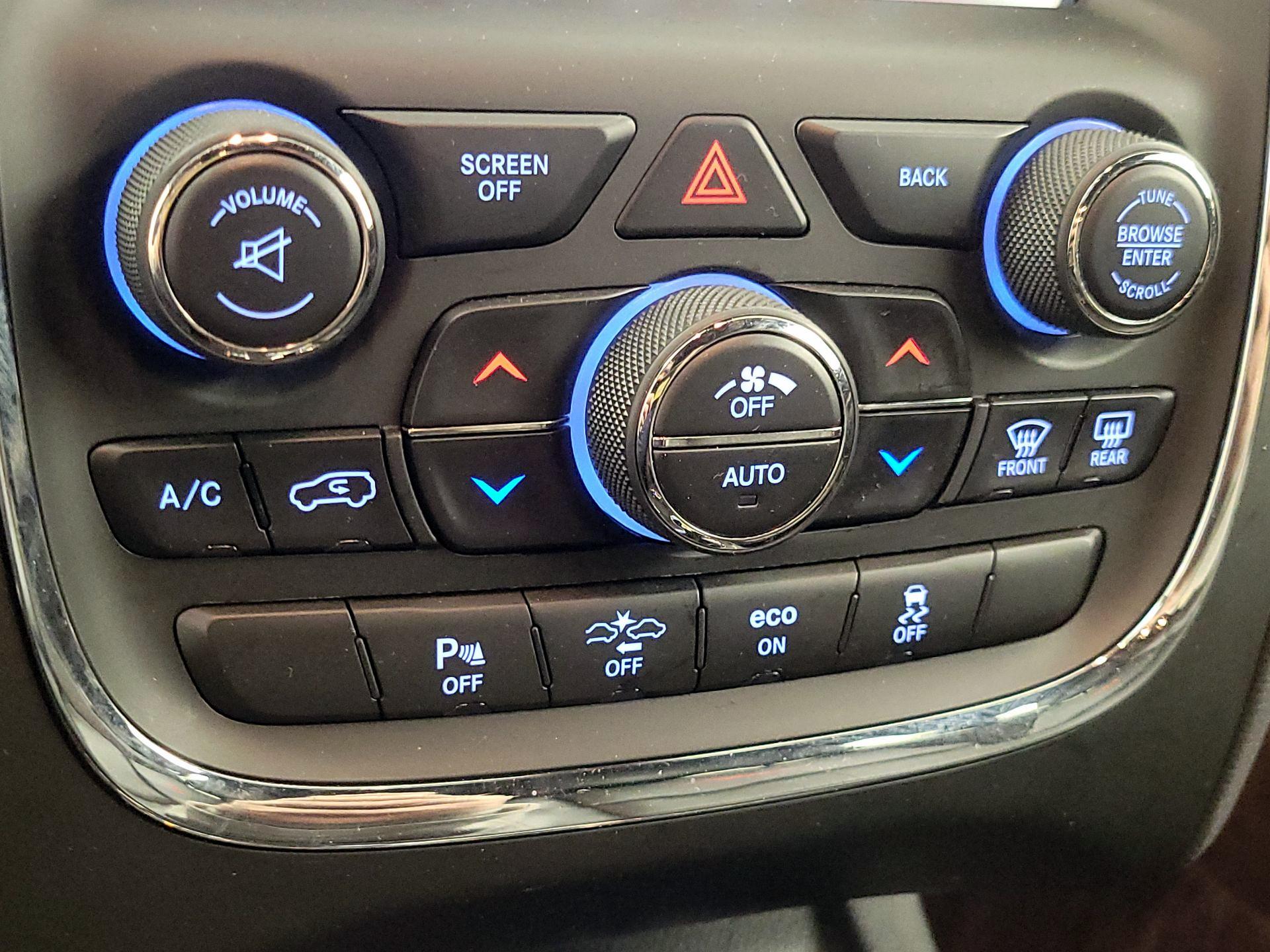 Thumbnail: 2015 Dodge Durango - 16