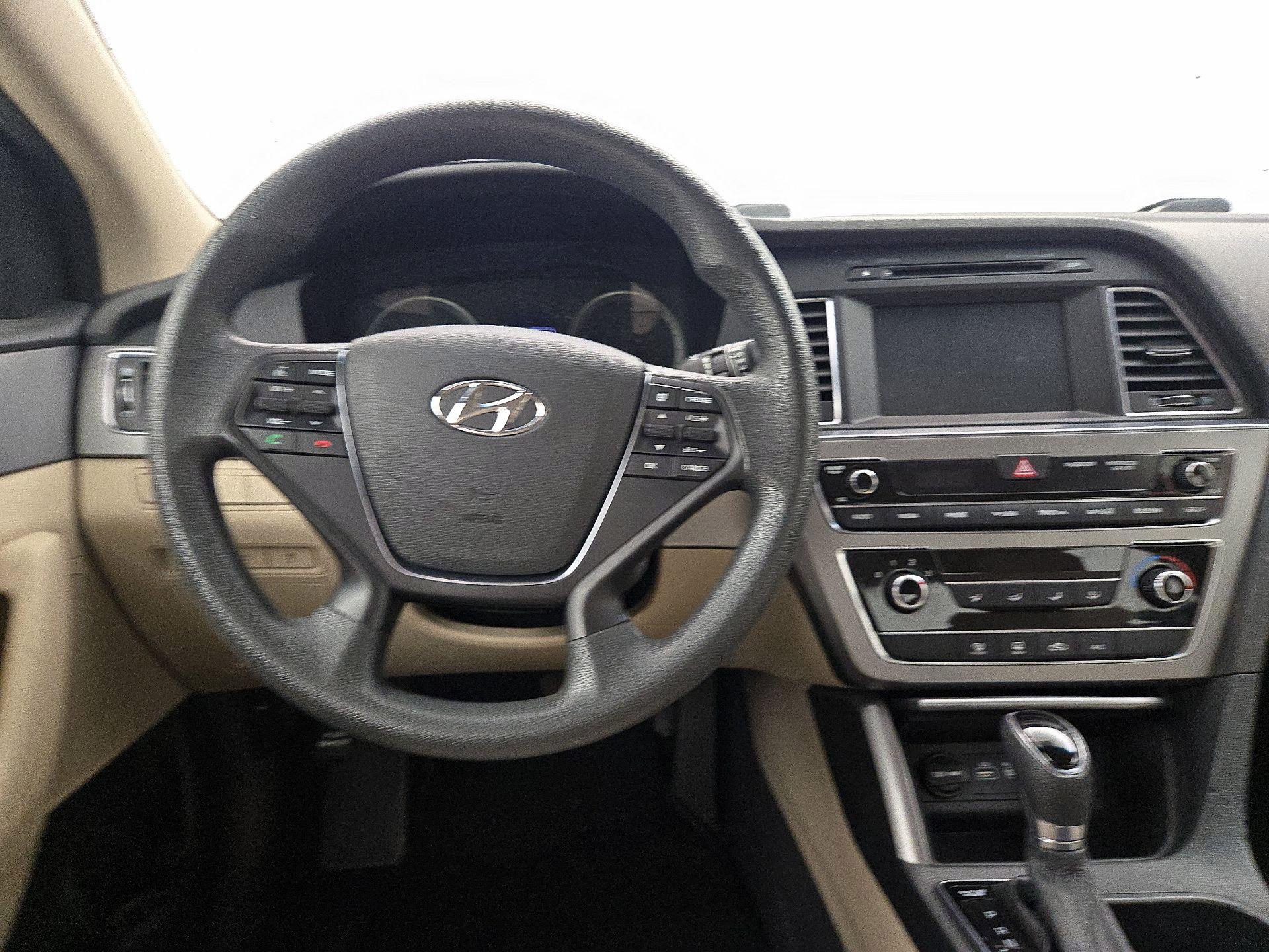 Thumbnail: 2016 Hyundai Sonata - 10