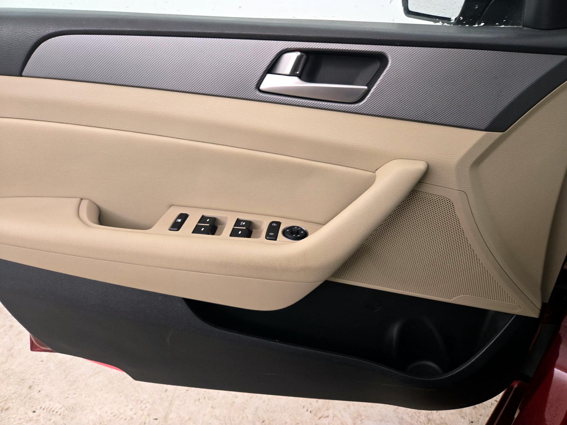 Thumbnail: 2016 Hyundai Sonata - 12