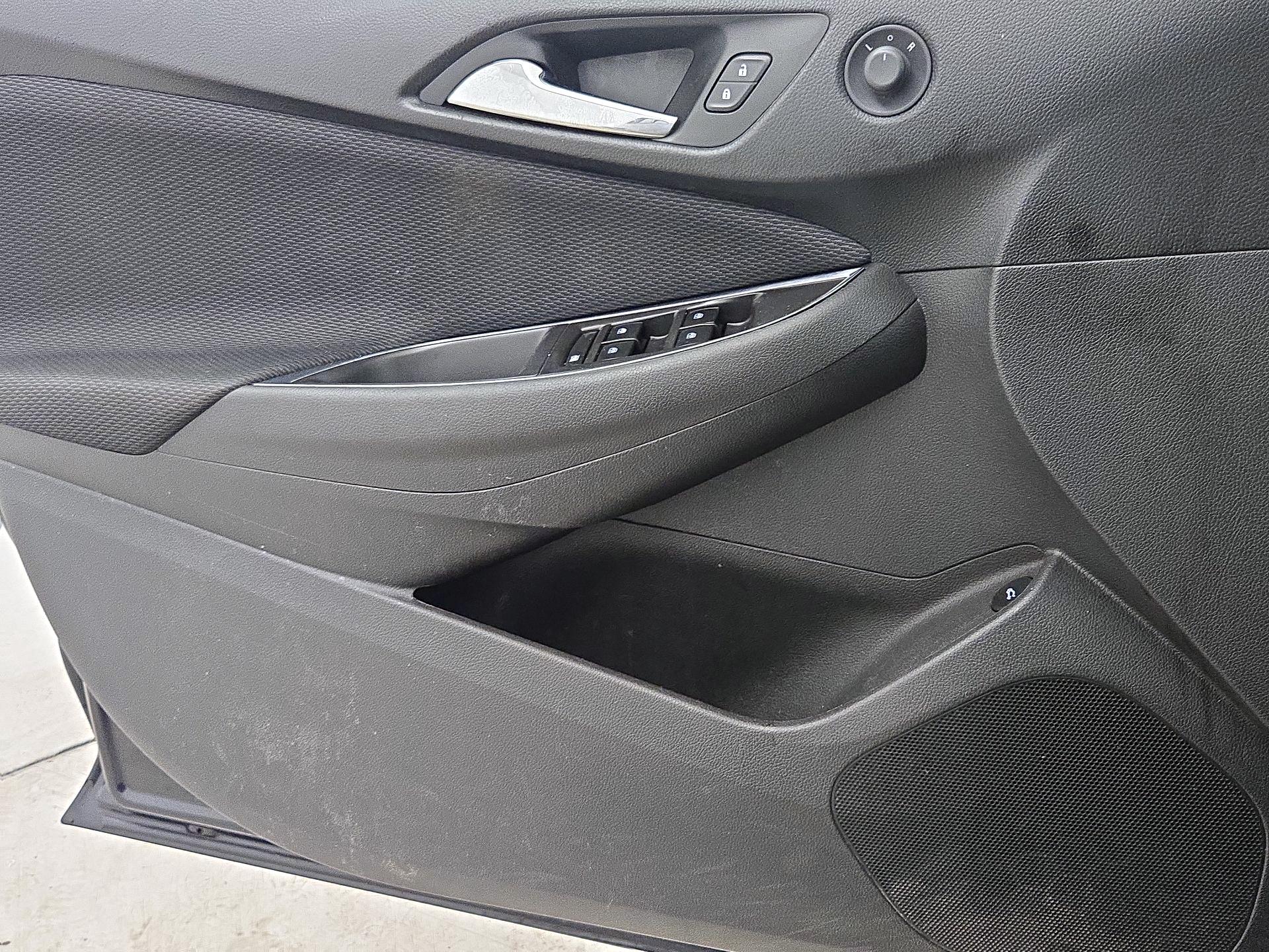 Thumbnail: 2017 Chevrolet Cruze - 12