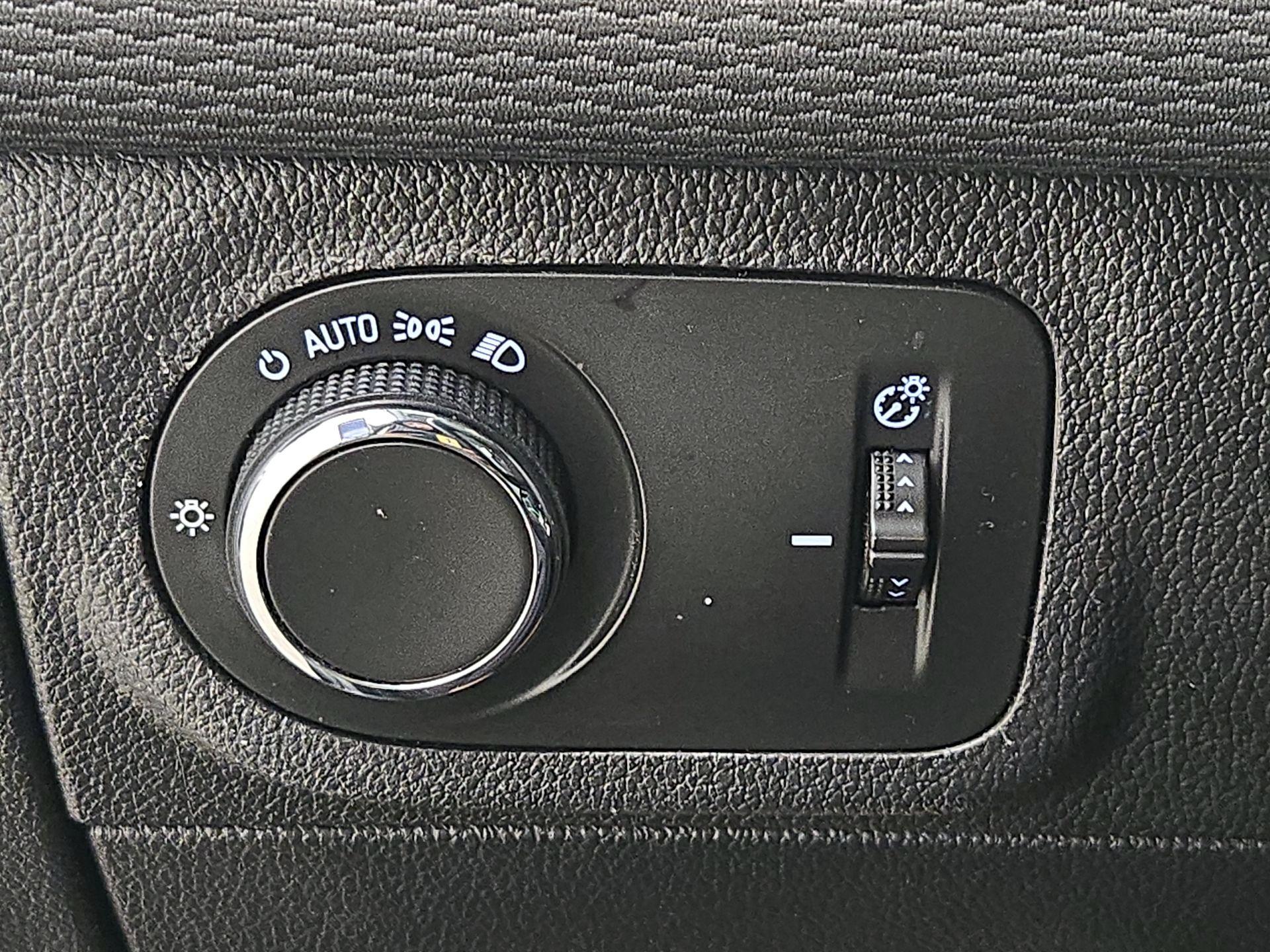 Thumbnail: 2017 Chevrolet Cruze - 13