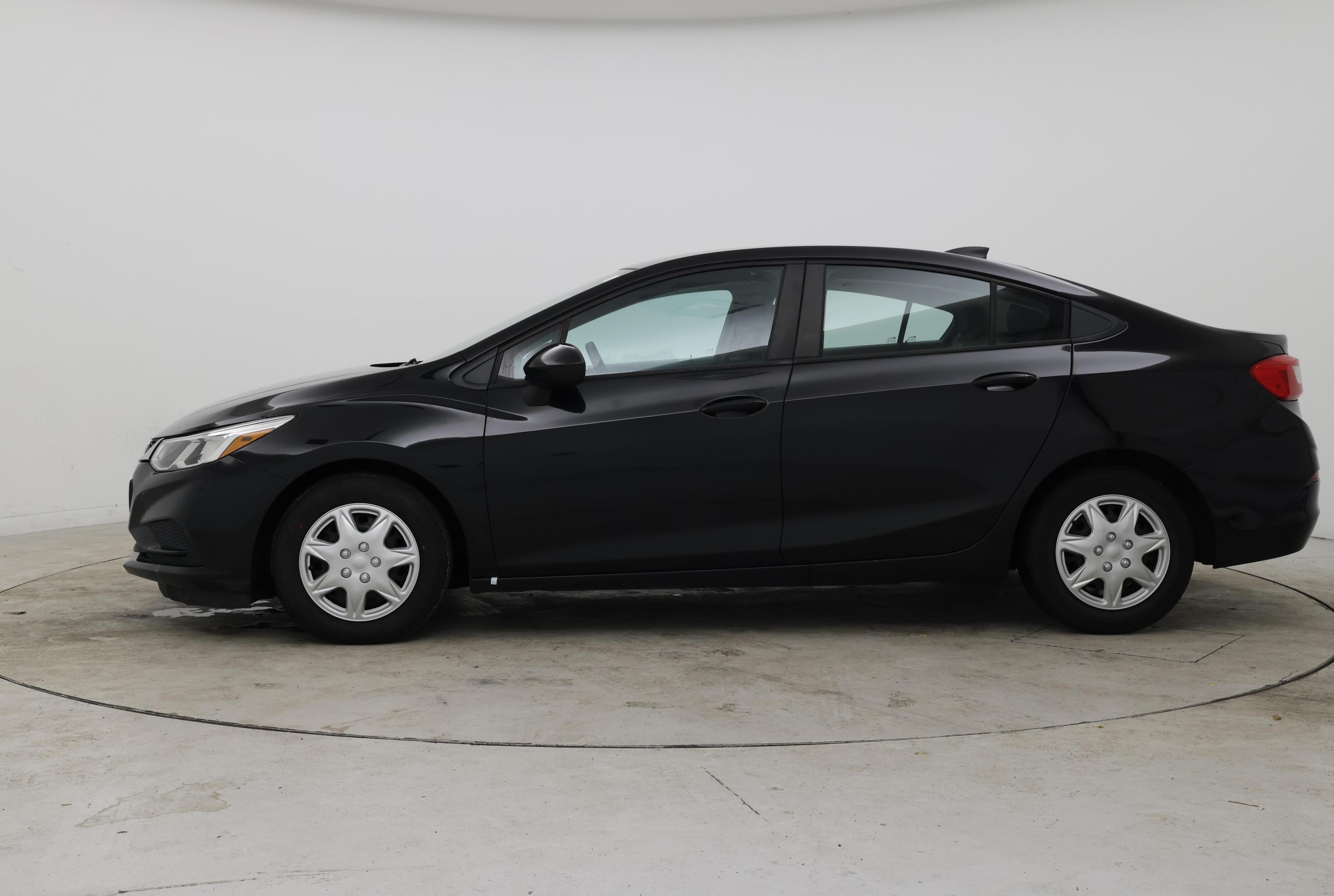 Thumbnail: 2017 Chevrolet Cruze - 3