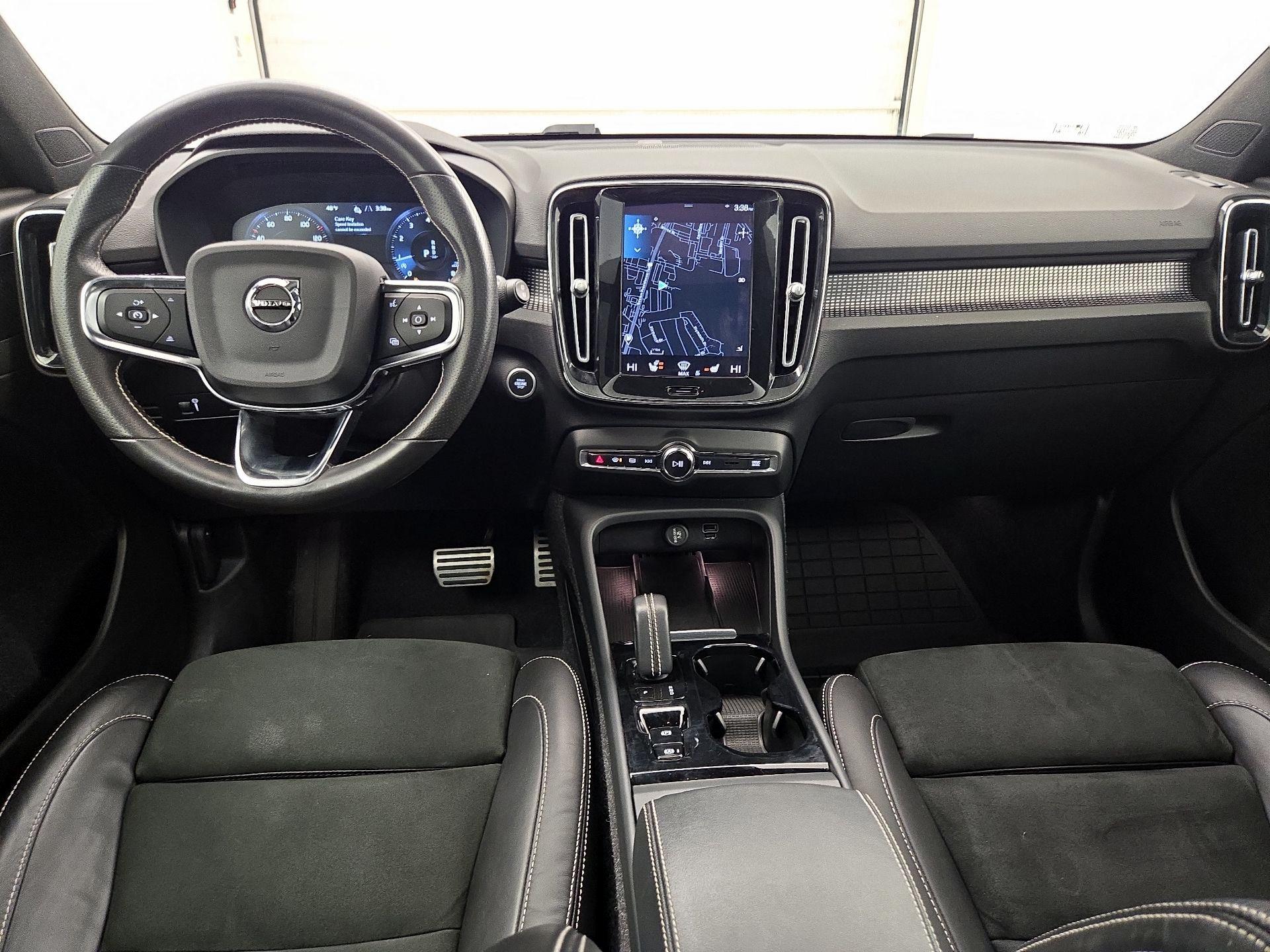 Thumbnail: 2021 Volvo XC40 - 9