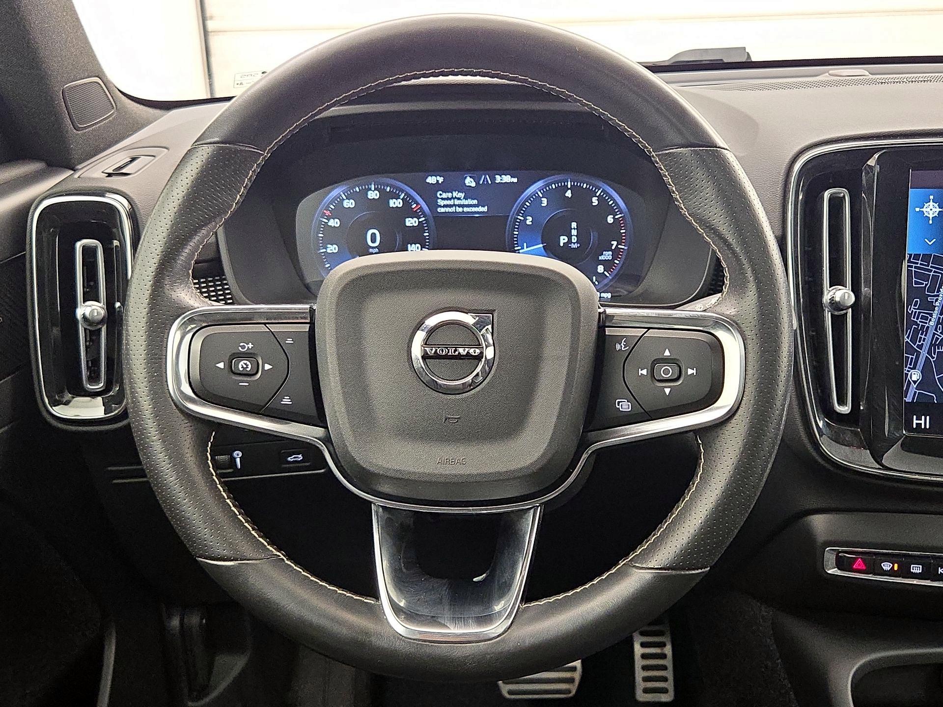 Thumbnail: 2021 Volvo XC40 - 10