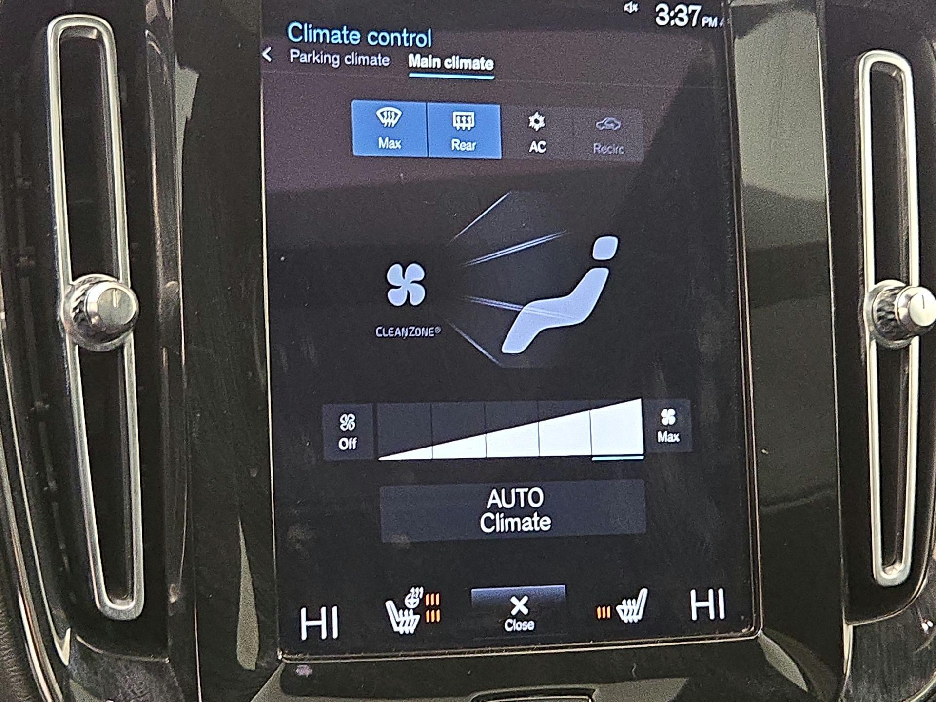 Thumbnail: 2021 Volvo XC40 - 17