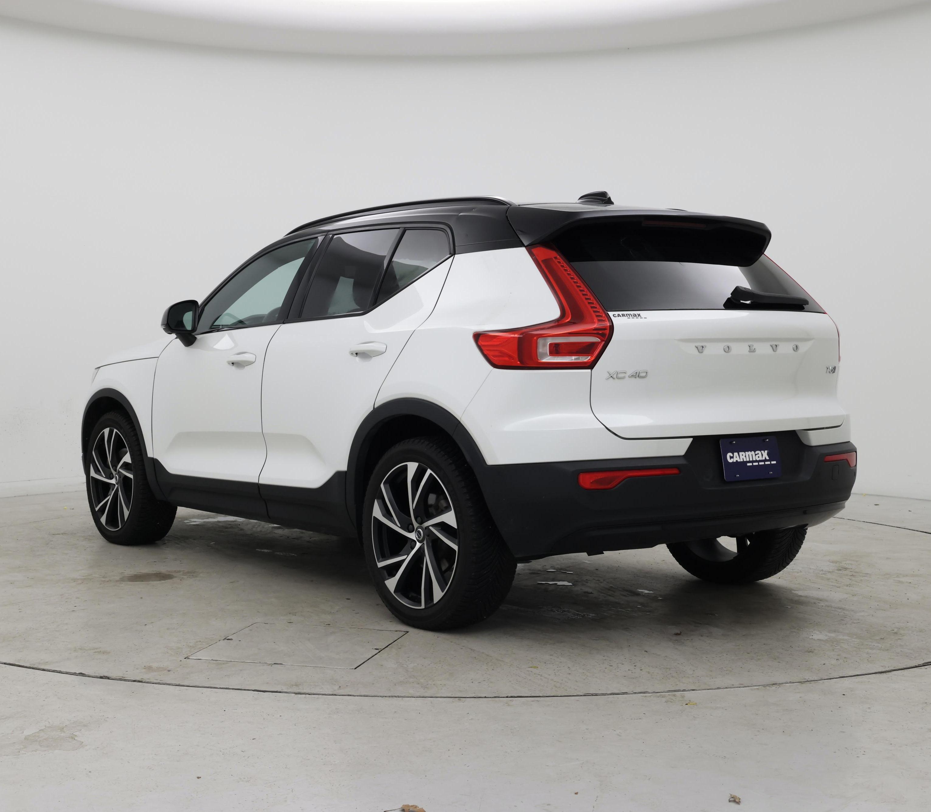 Thumbnail: 2021 Volvo XC40 - 2