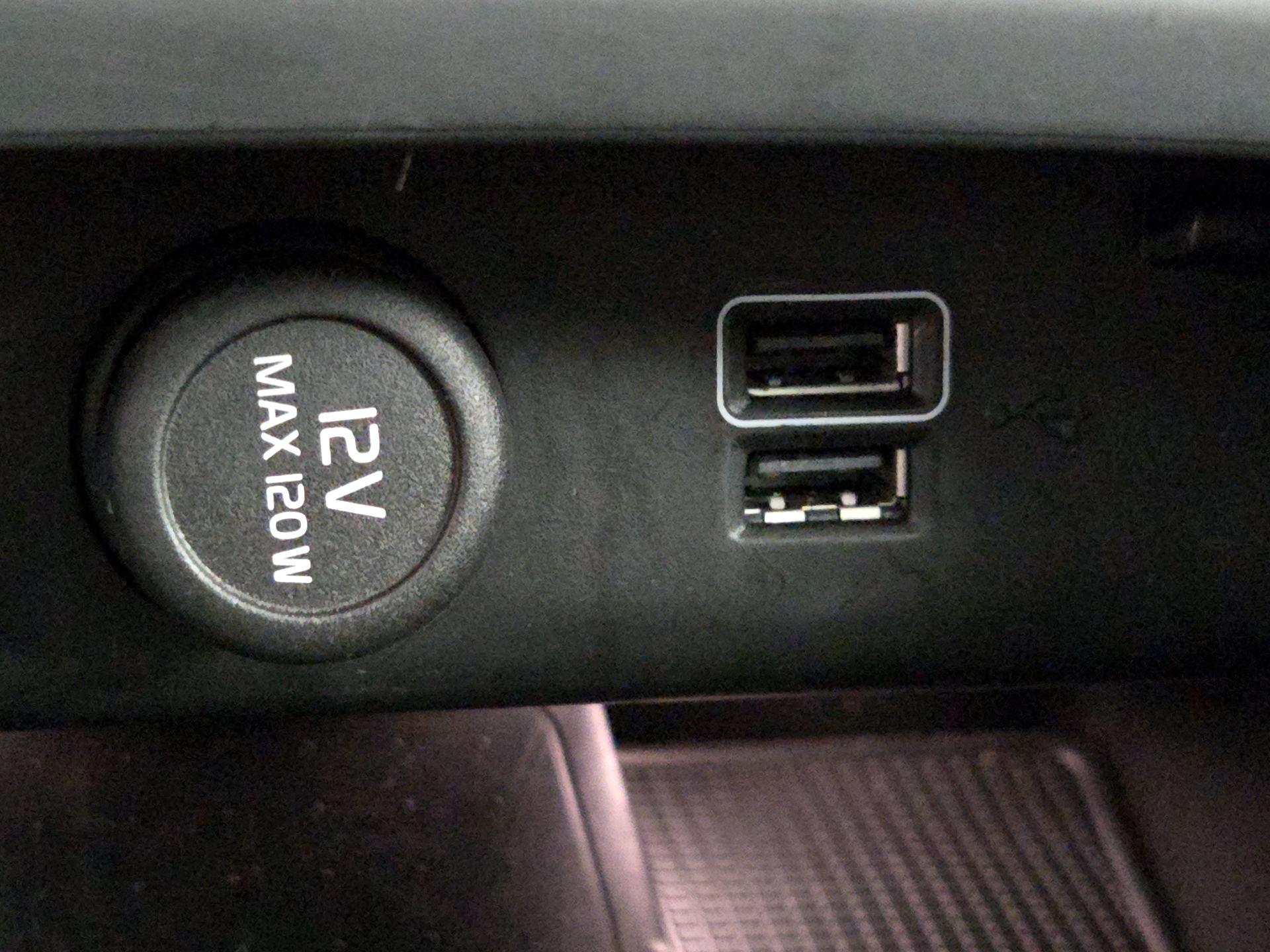 Thumbnail: 2021 Volvo XC40 - 19