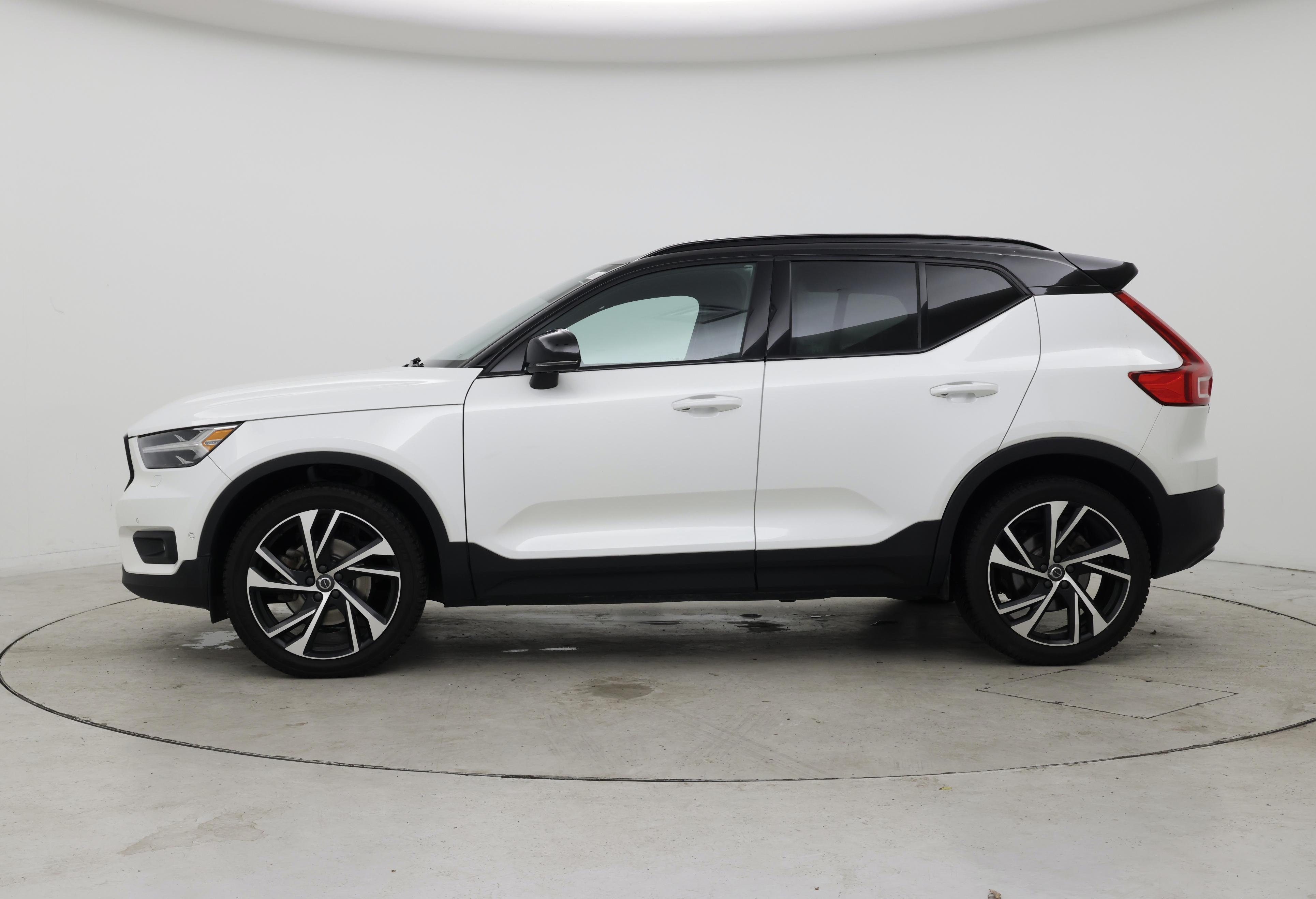 Thumbnail: 2021 Volvo XC40 - 3