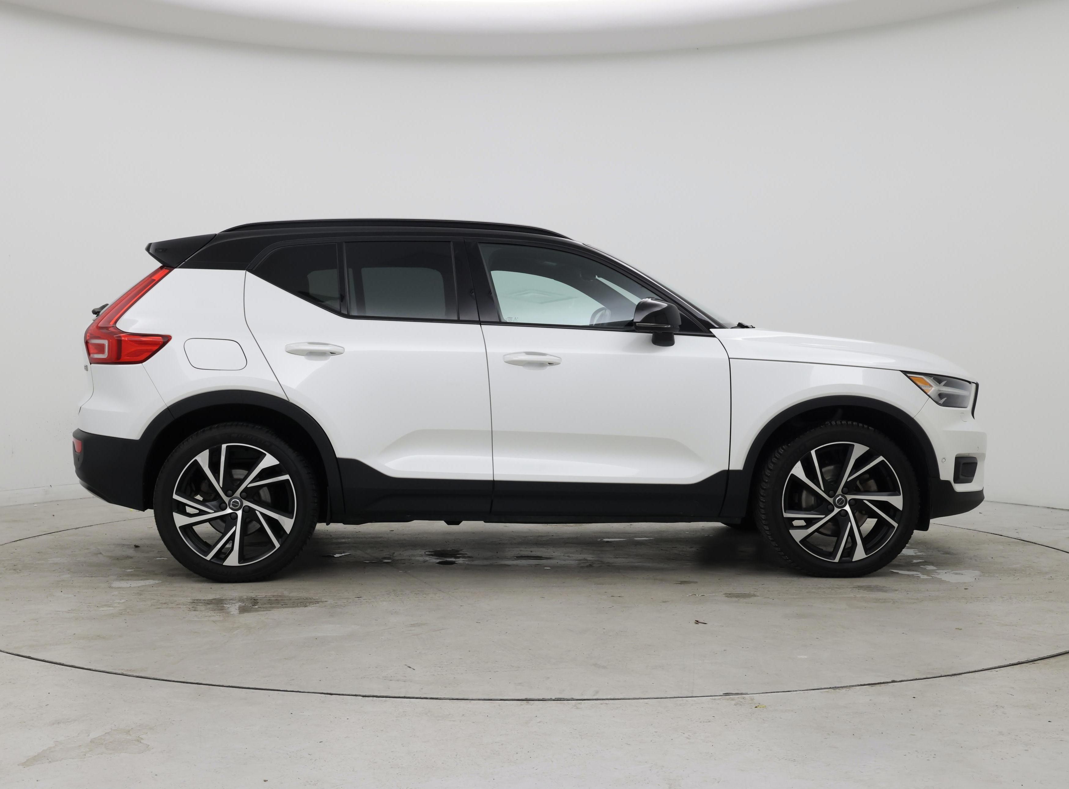 Thumbnail: 2021 Volvo XC40 - 7