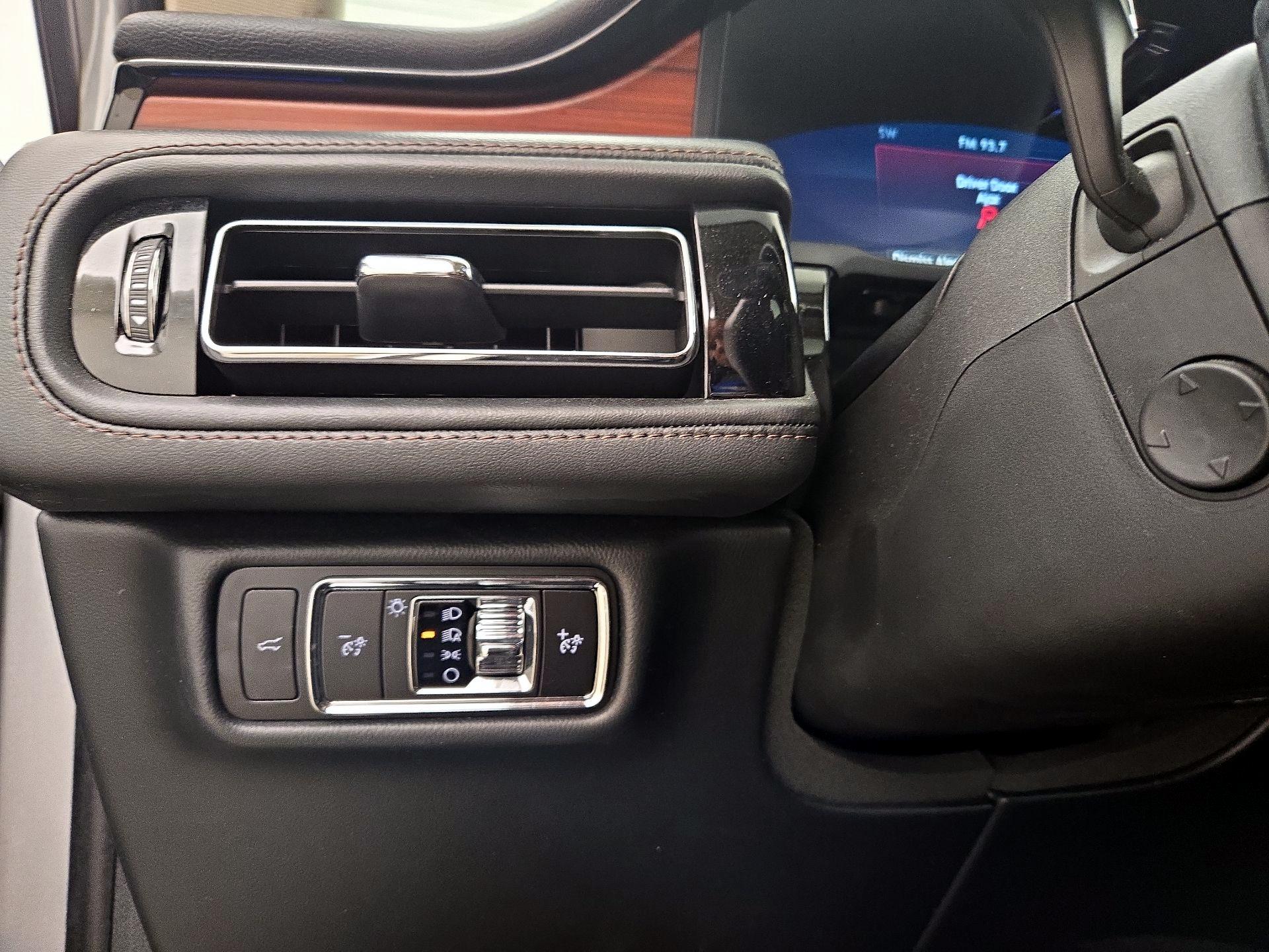 Thumbnail: 2023 Lincoln Aviator - 13