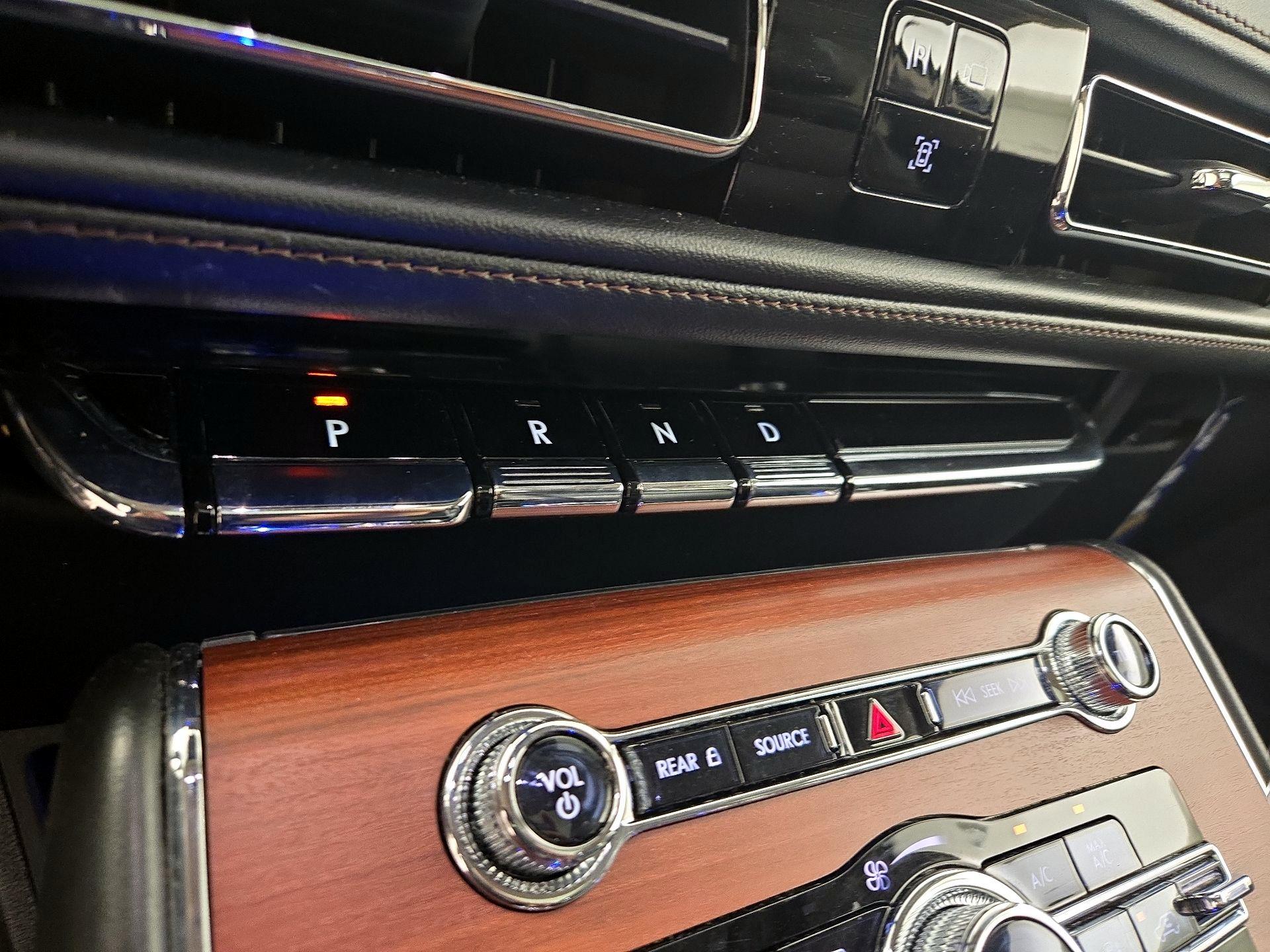 Thumbnail: 2023 Lincoln Aviator - 18