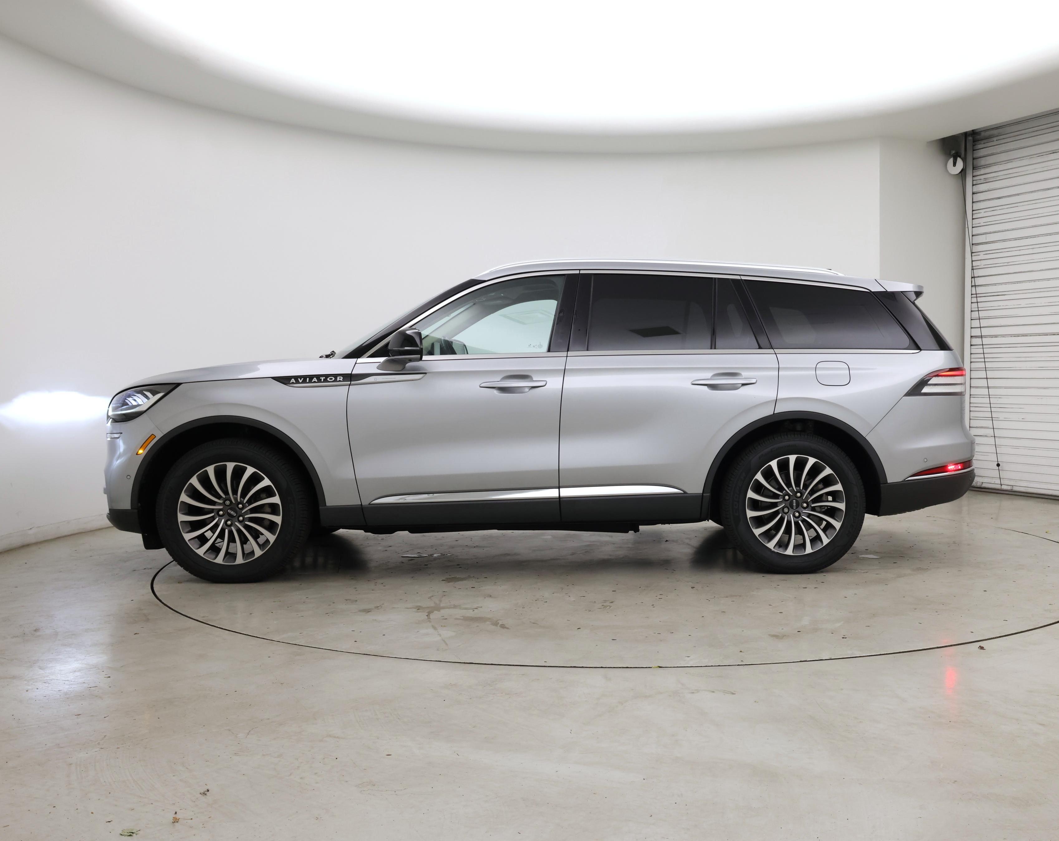 Thumbnail: 2023 Lincoln Aviator - 3