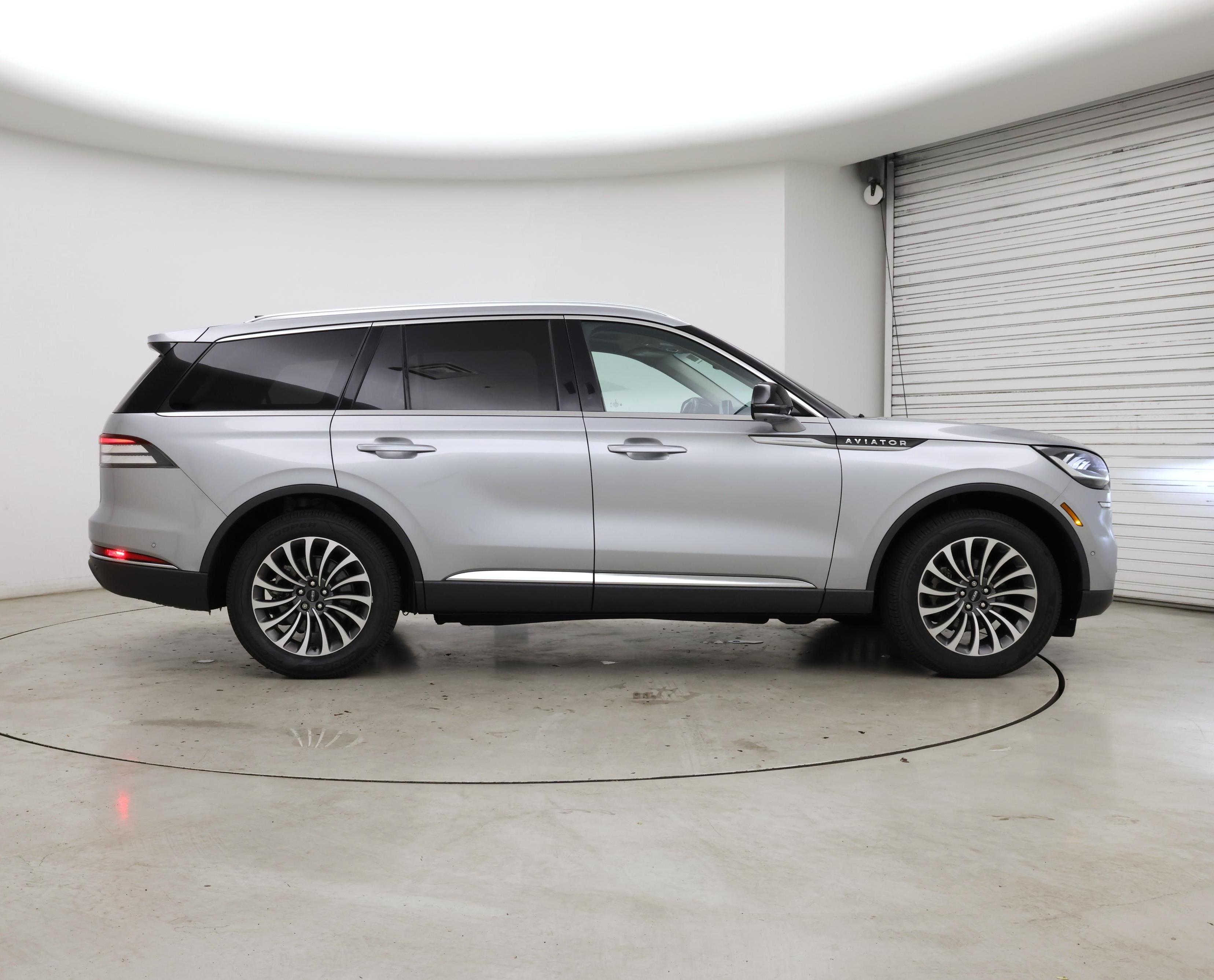 Thumbnail: 2023 Lincoln Aviator - 7