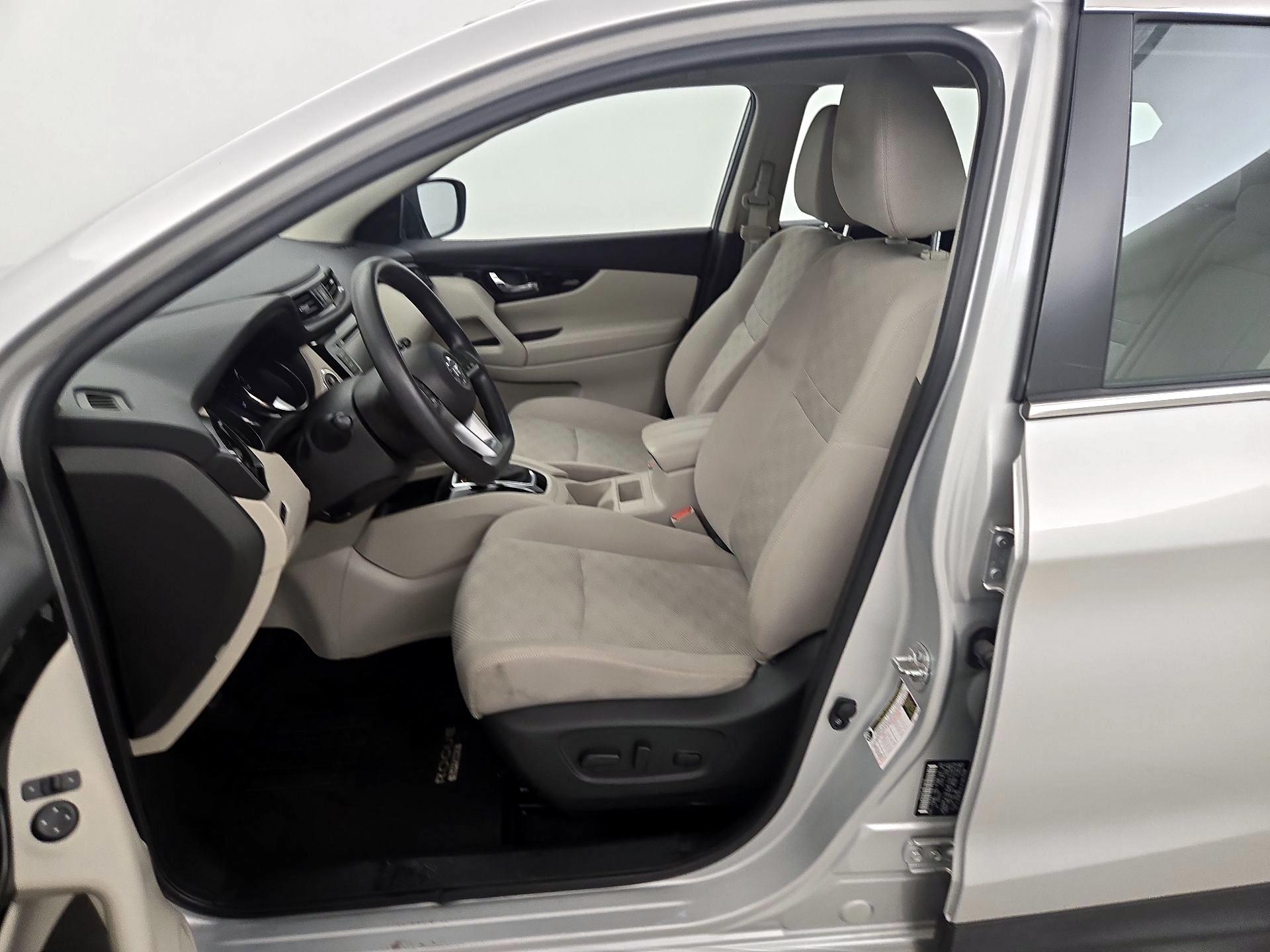 Thumbnail: 2020 Nissan Rogue Sport - 11