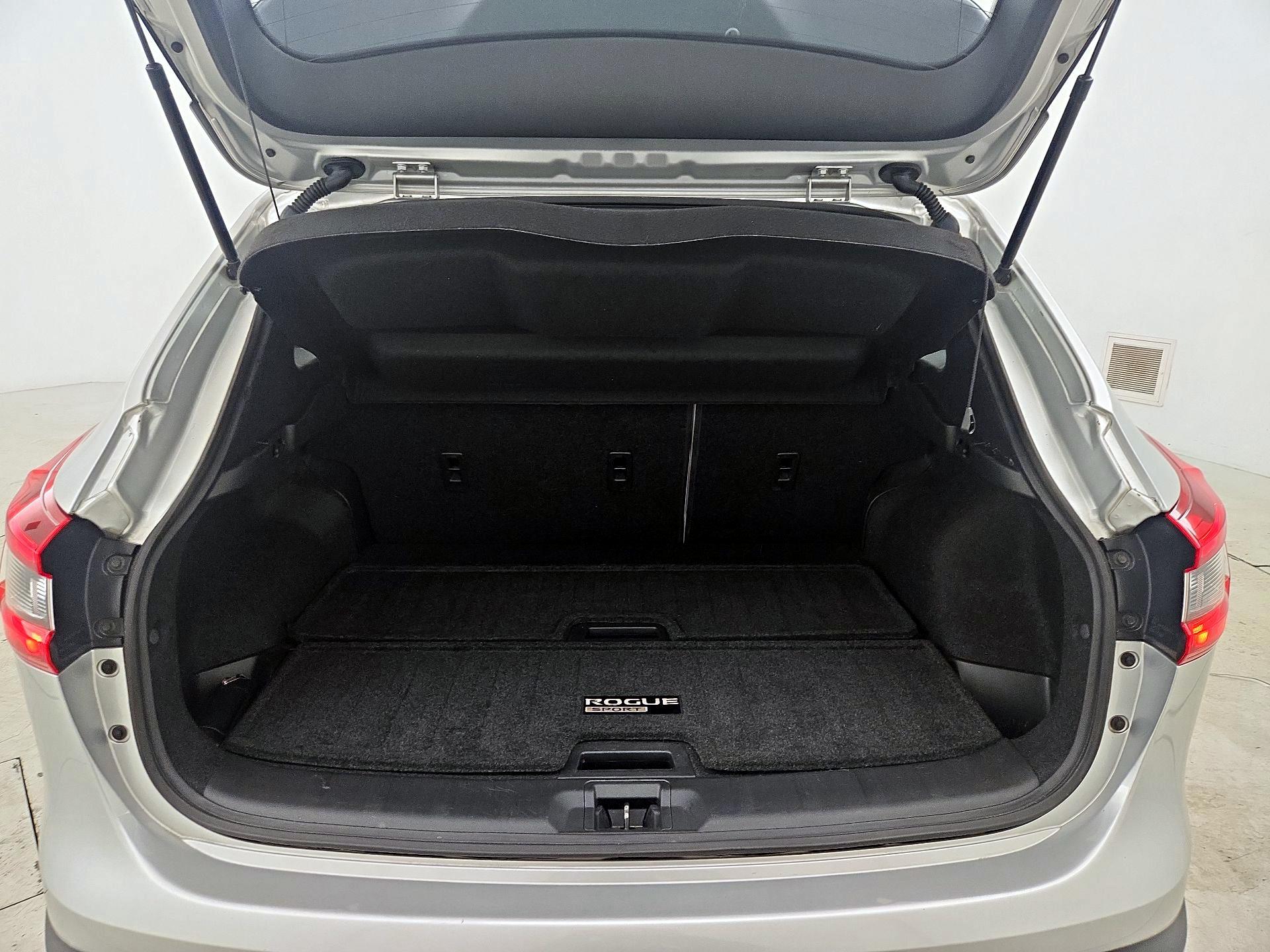 Thumbnail: 2020 Nissan Rogue Sport - 20