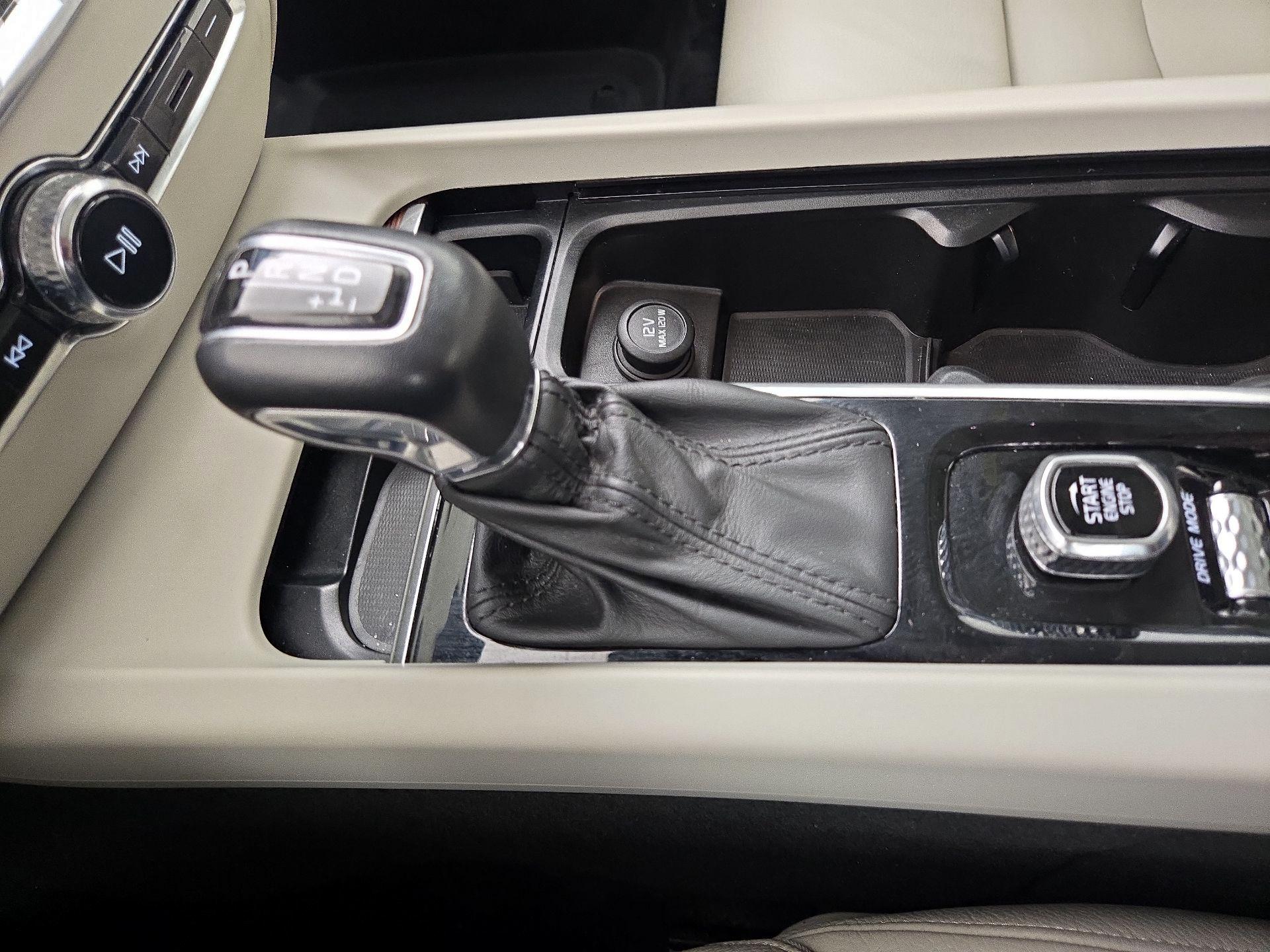 Thumbnail: 2019 Volvo S60 - 18