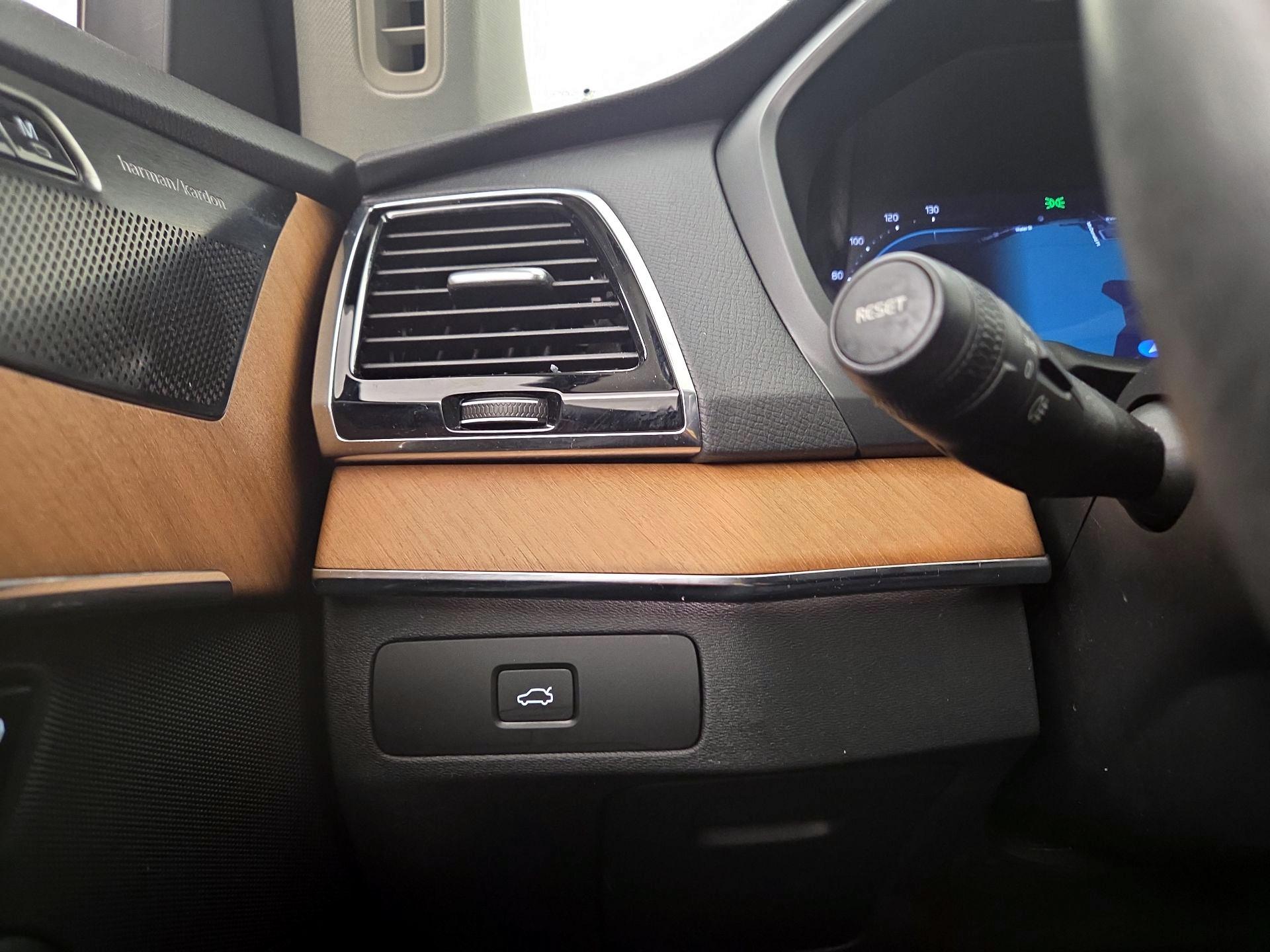 Thumbnail: 2023 Volvo XC90 - 13