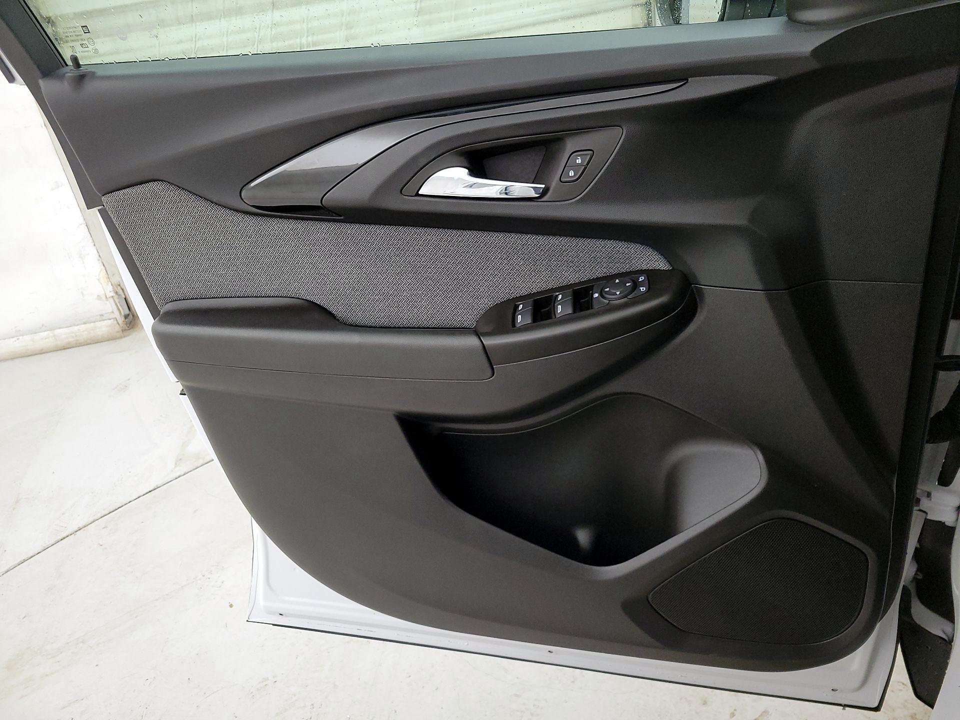 Thumbnail: 2023 Chevrolet TrailBlazer - 12