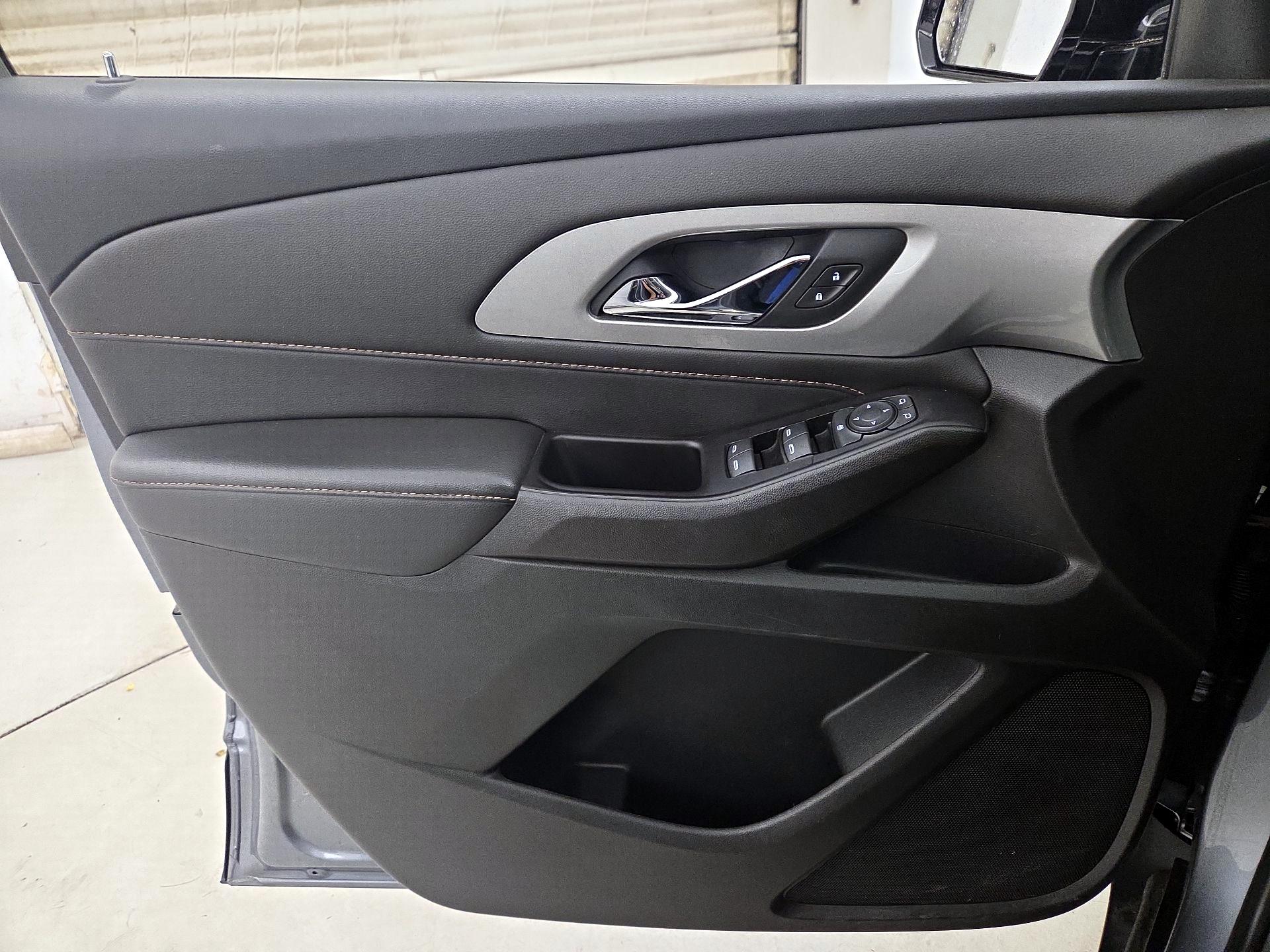 Thumbnail: 2020 Chevrolet Traverse - 12