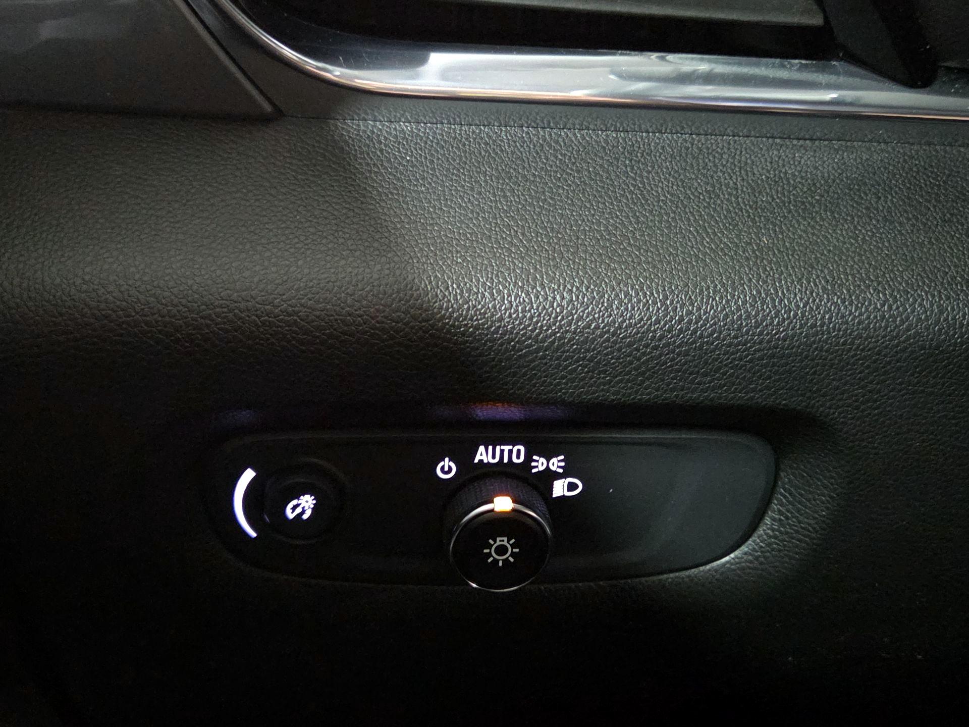 Thumbnail: 2020 Chevrolet Traverse - 13