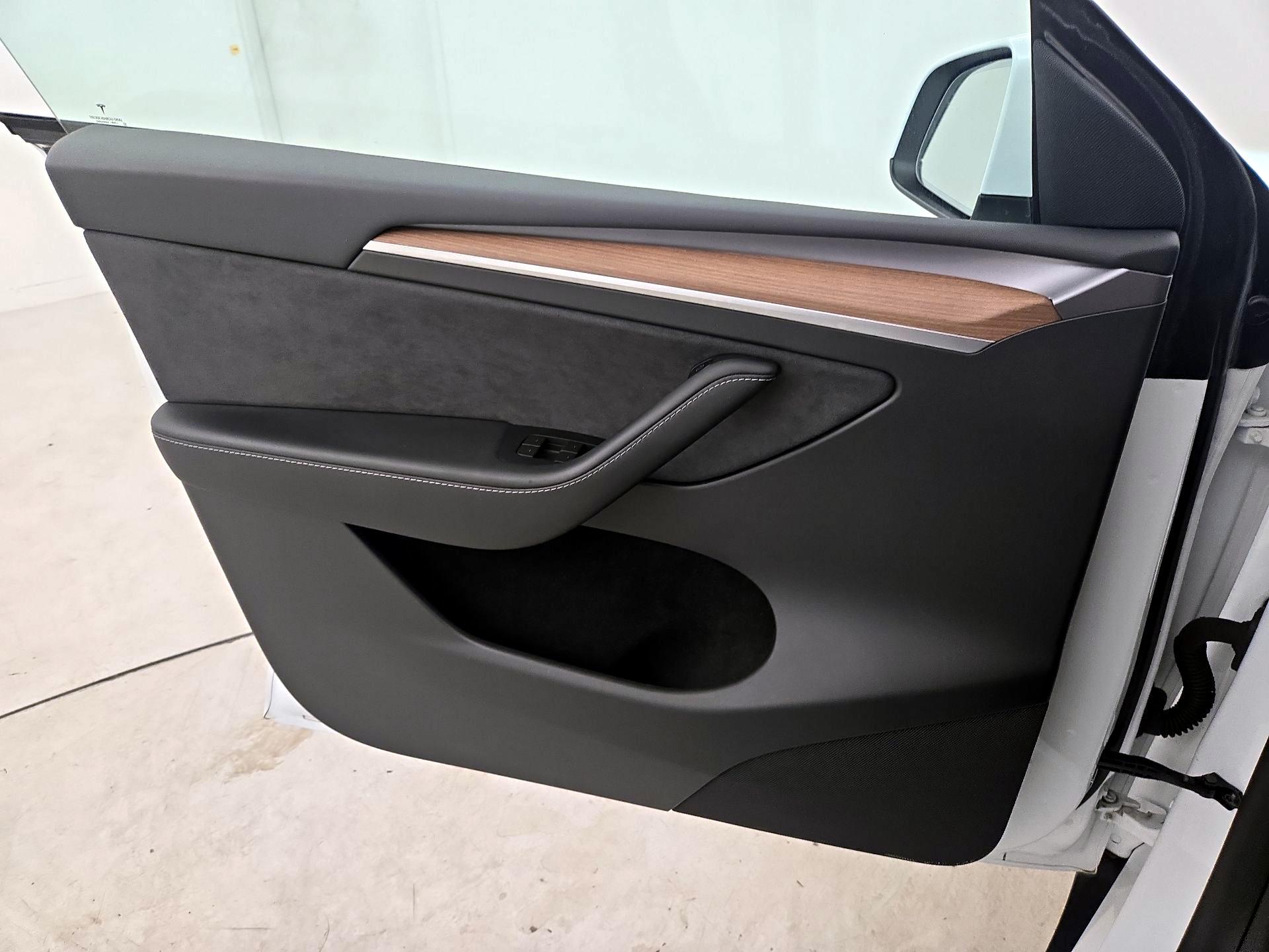 Thumbnail: 2023 Tesla Model Y - 12