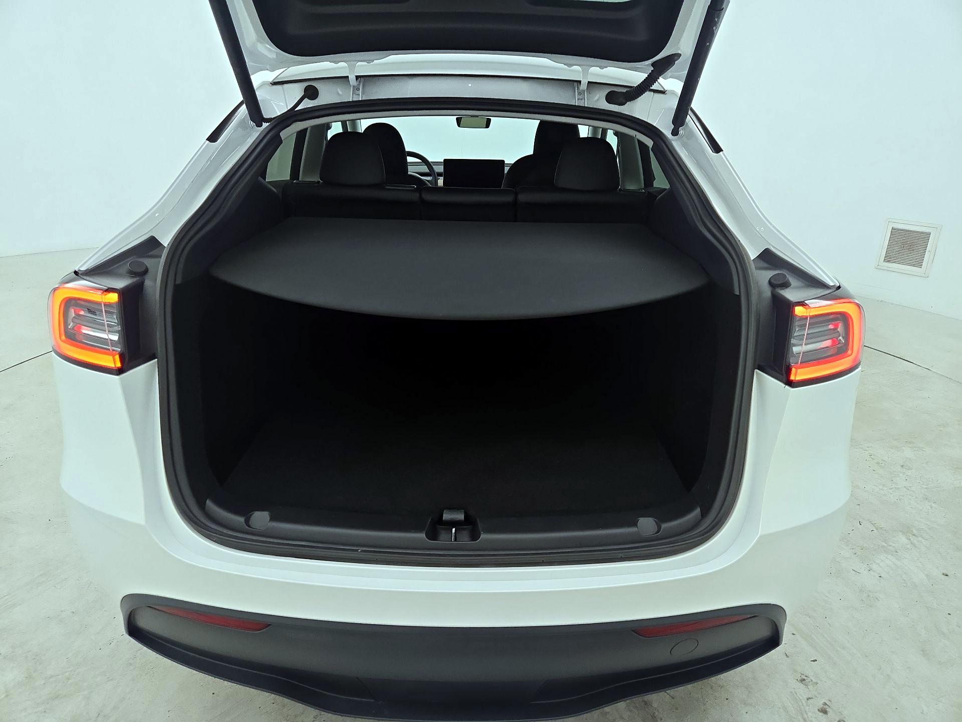 Thumbnail: 2023 Tesla Model Y - 20