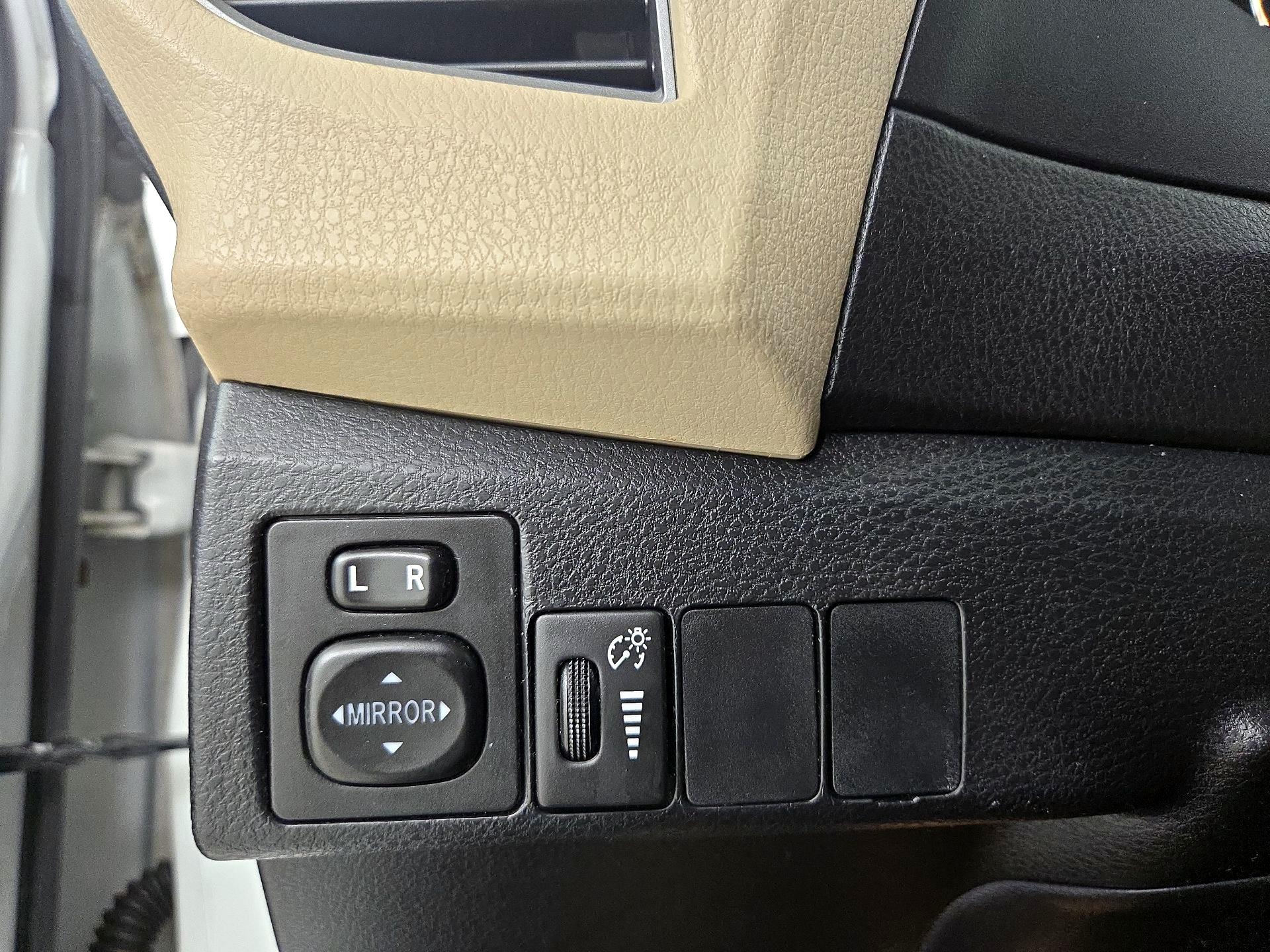 Thumbnail: 2016 Toyota Corolla - 13