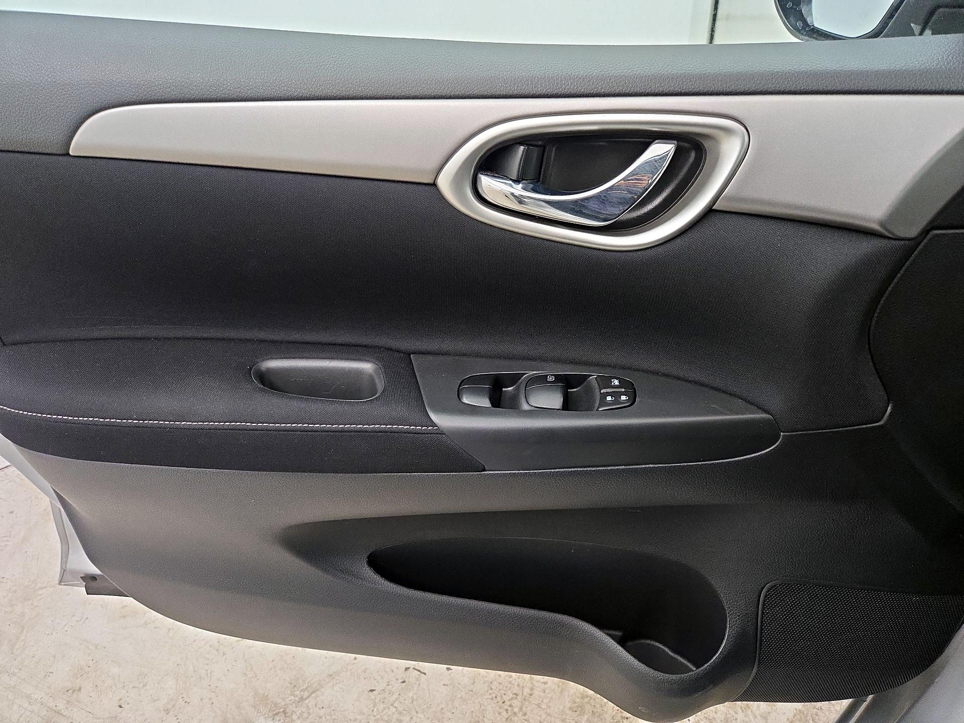 Thumbnail: 2014 Nissan Sentra - 12