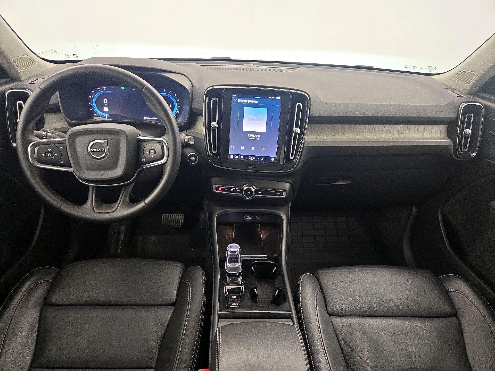 Thumbnail: 2023 Volvo XC40 - 9