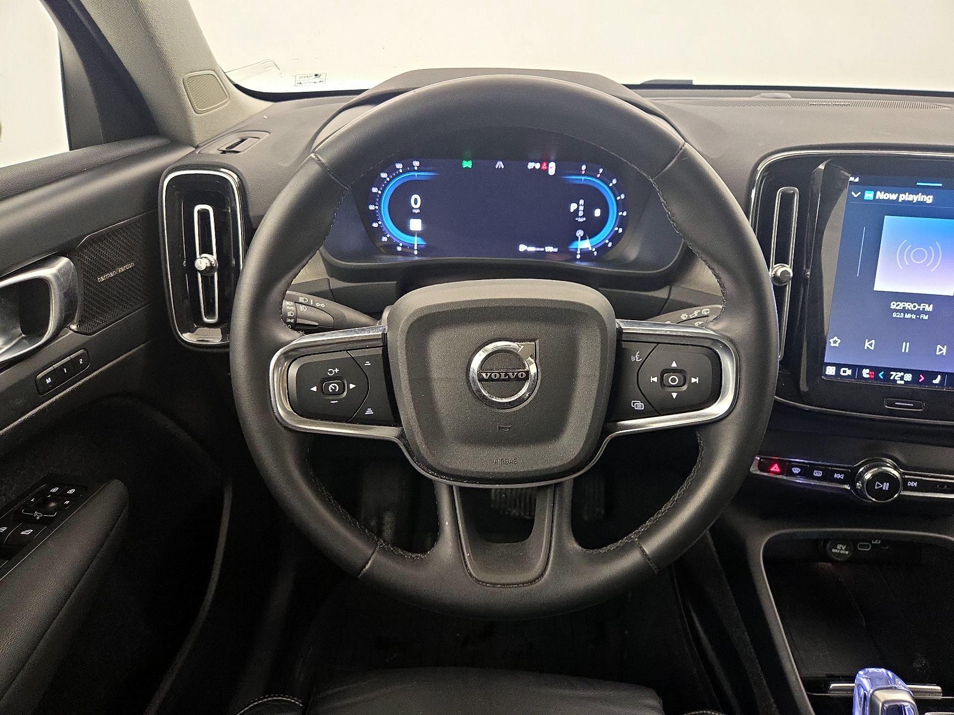 Thumbnail: 2023 Volvo XC40 - 10