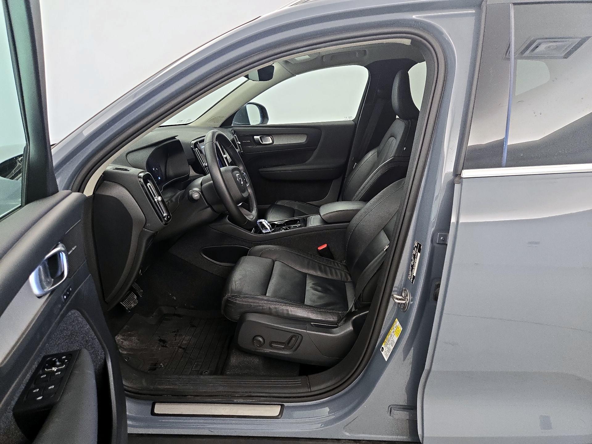 Thumbnail: 2023 Volvo XC40 - 11