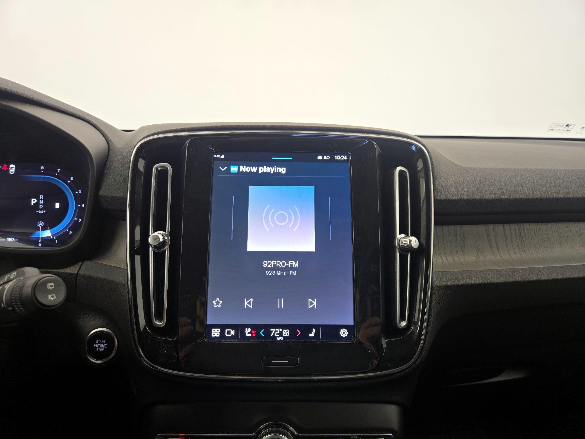 Thumbnail: 2023 Volvo XC40 - 16