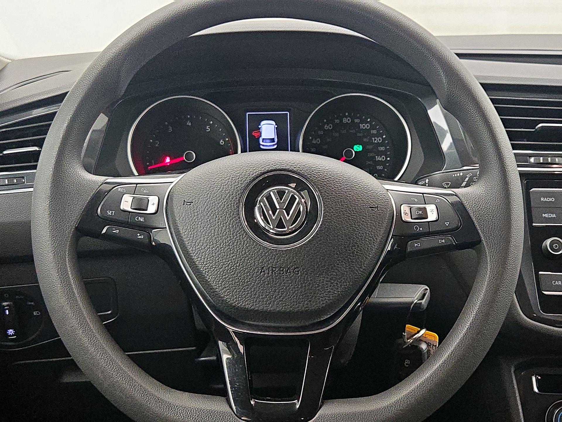 Thumbnail: 2018 Volkswagen Tiguan - 10