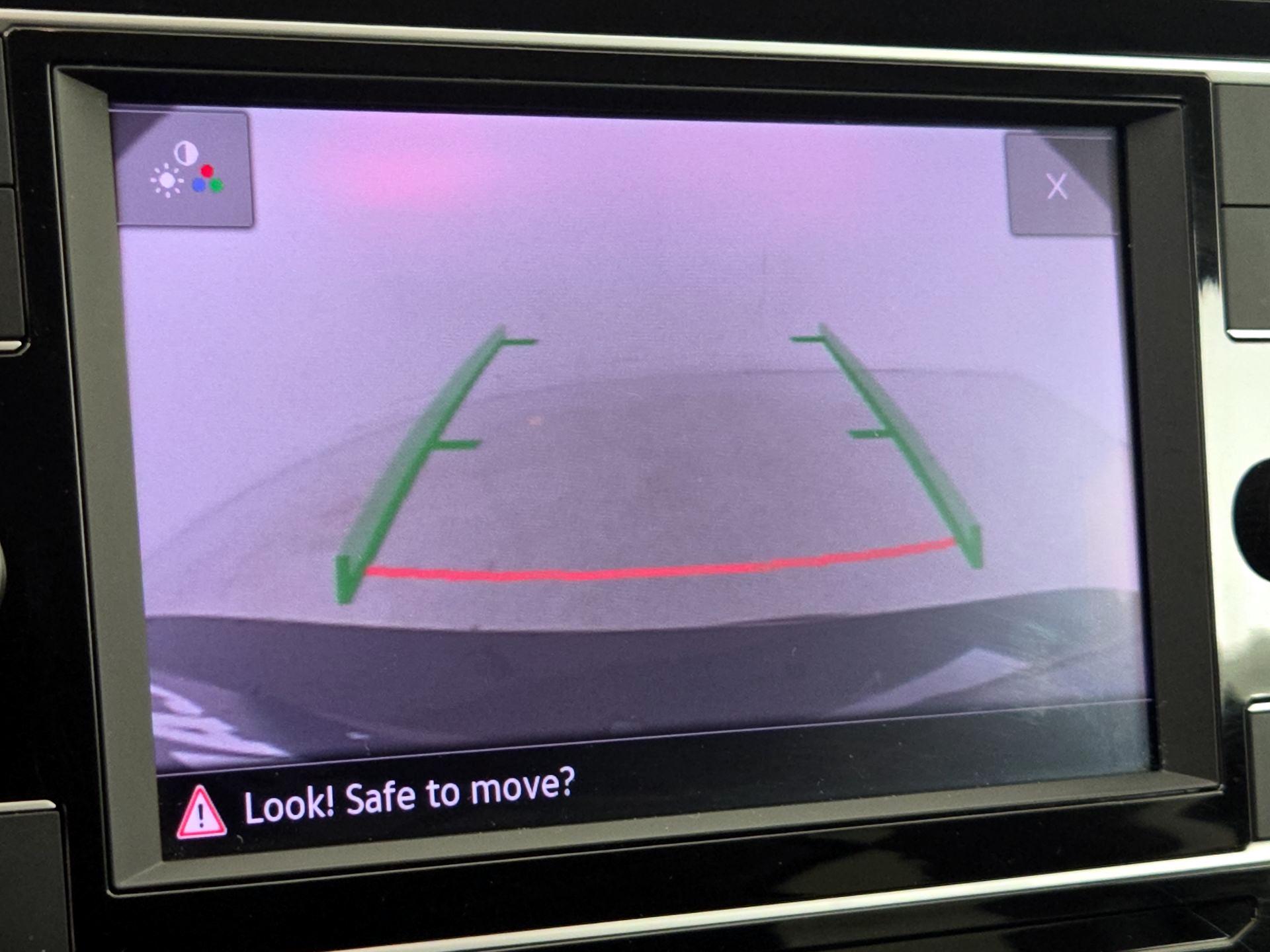 Thumbnail: 2018 Volkswagen Tiguan - 14