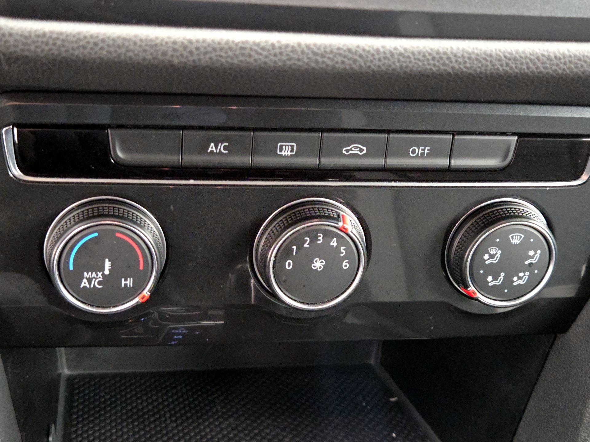 Thumbnail: 2018 Volkswagen Tiguan - 16