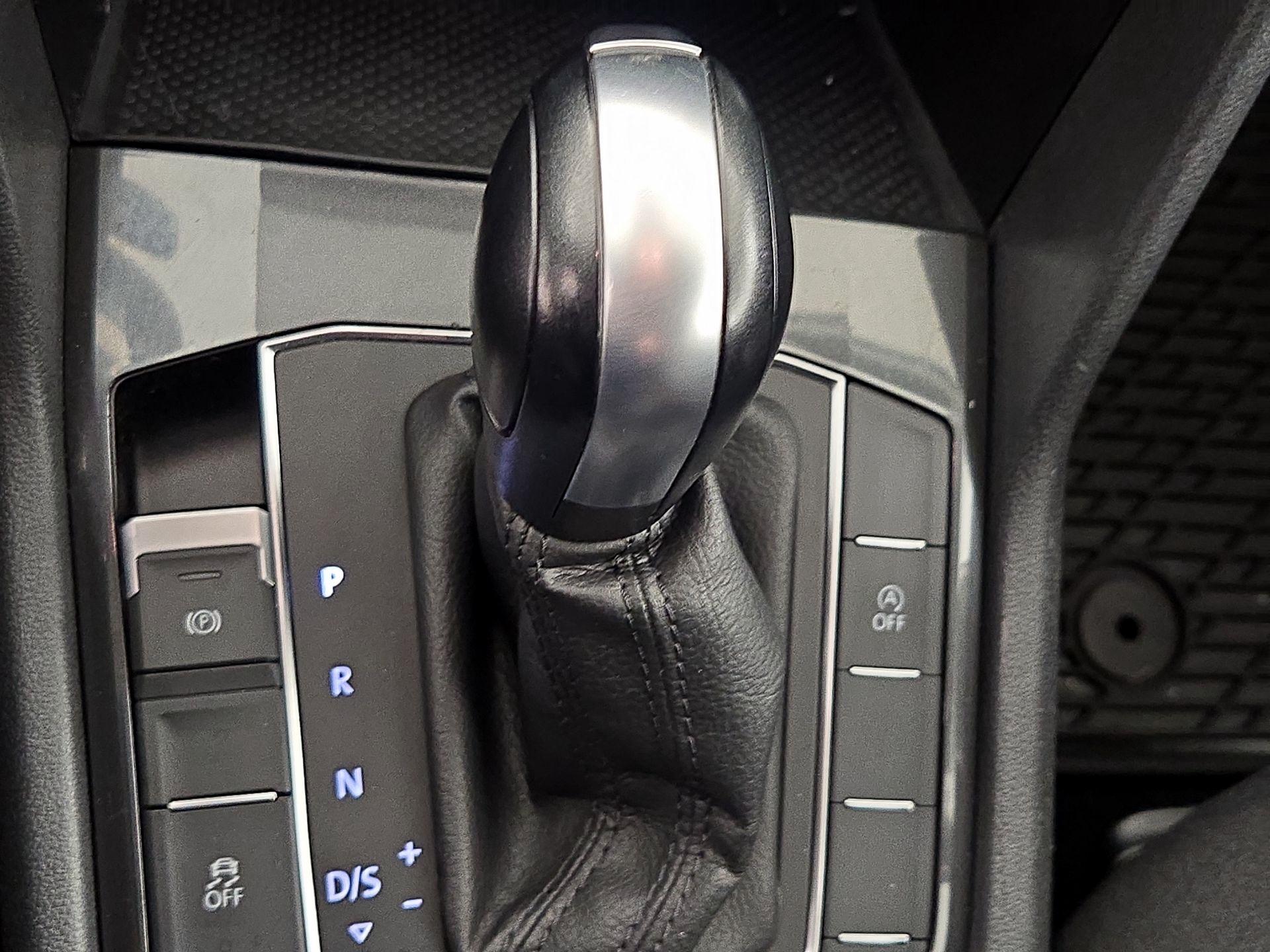 Thumbnail: 2018 Volkswagen Tiguan - 17