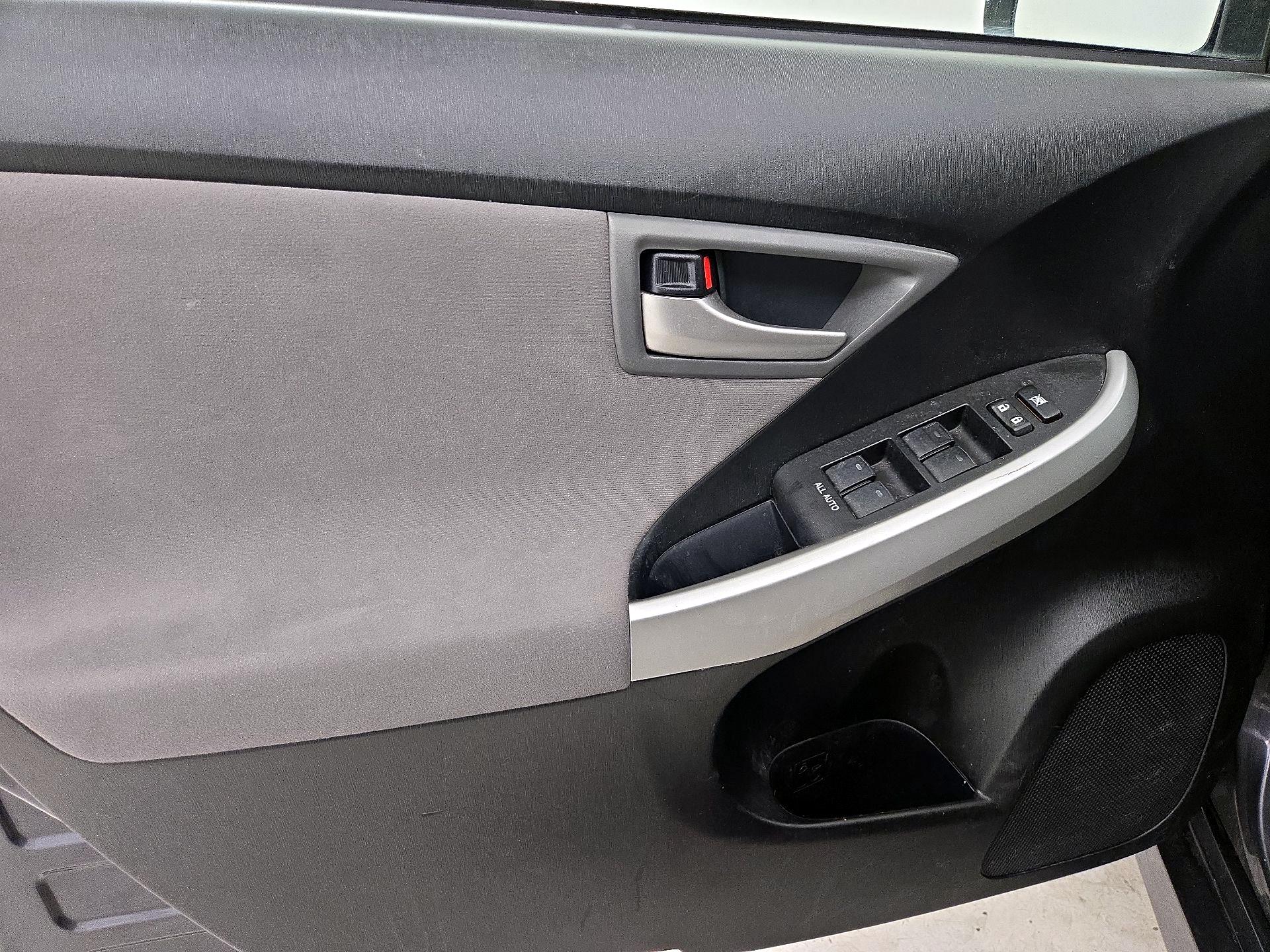 Thumbnail: 2015 Toyota Prius - 12