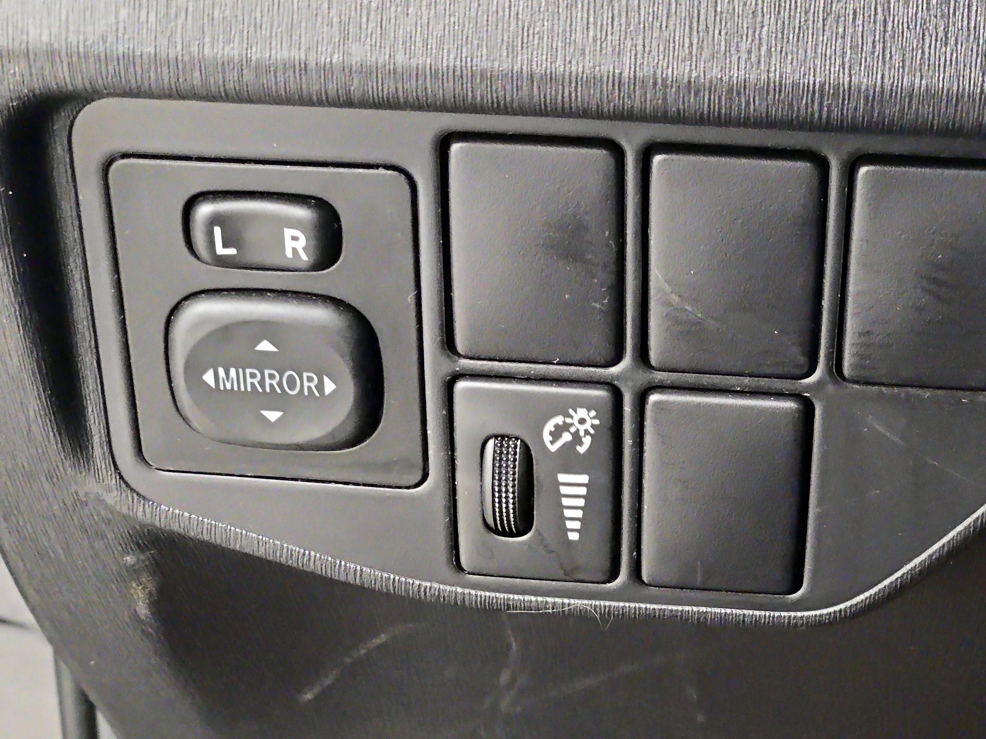 Thumbnail: 2015 Toyota Prius - 13