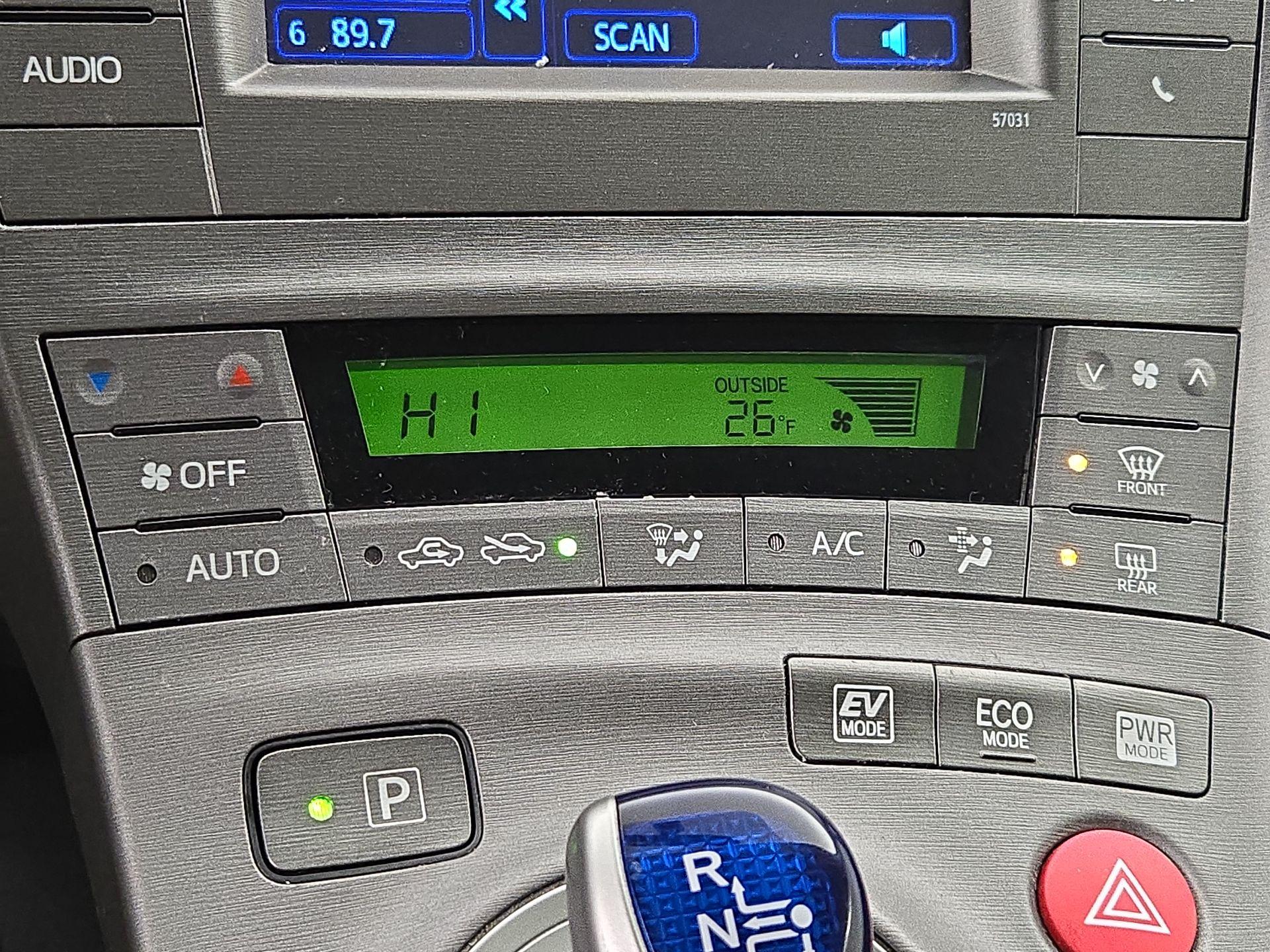 Thumbnail: 2015 Toyota Prius - 16