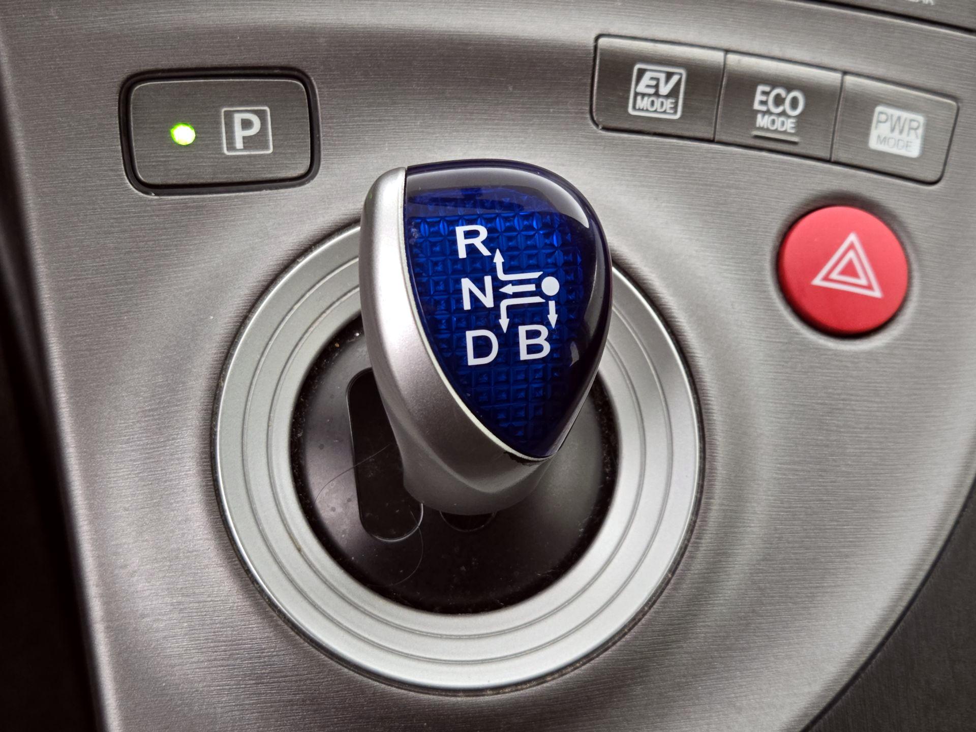 Thumbnail: 2015 Toyota Prius - 17