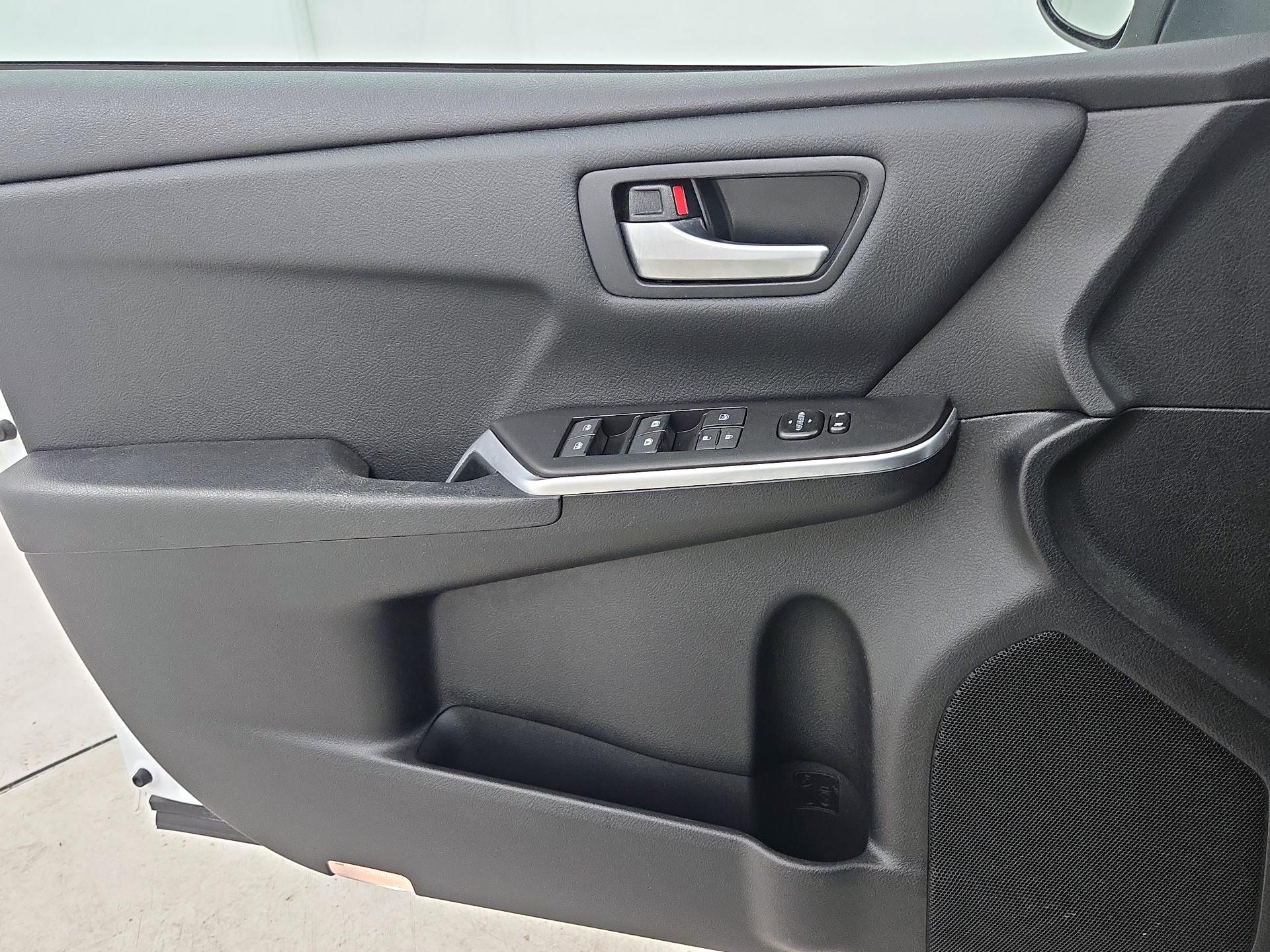 Thumbnail: 2017 Toyota Camry - 12